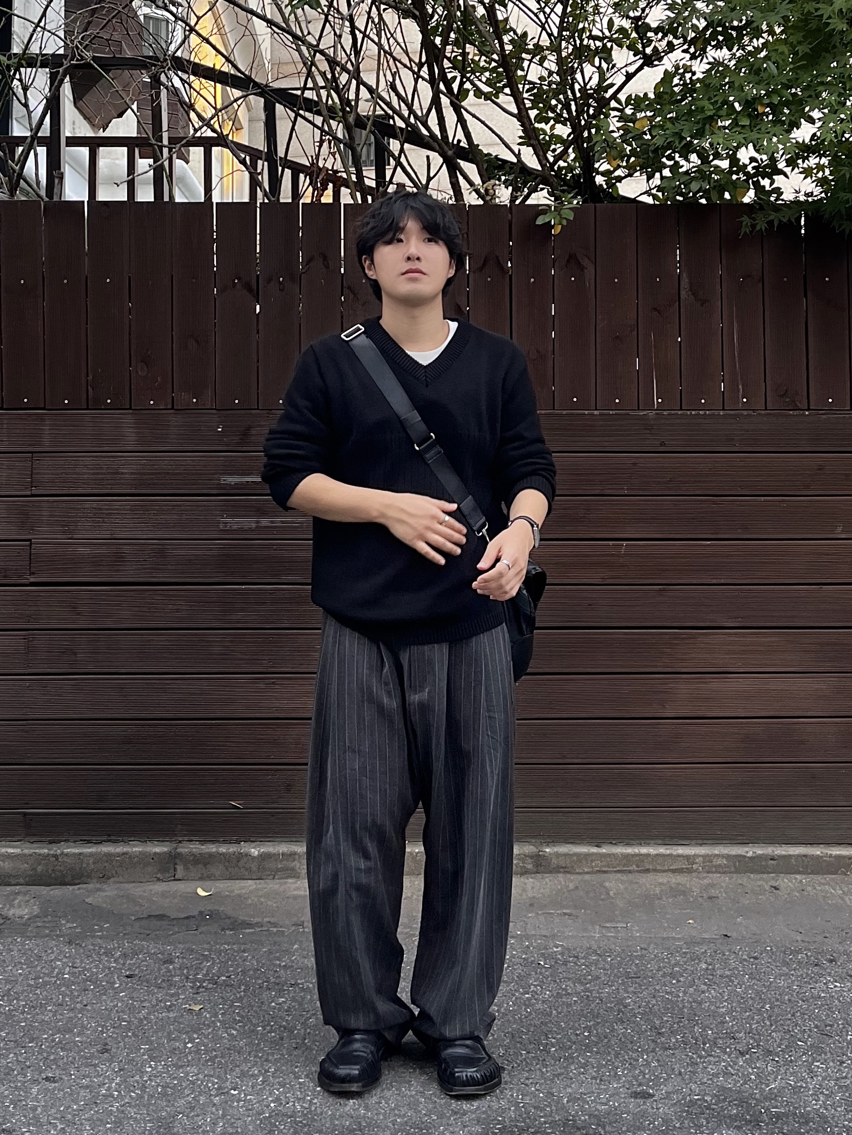 noun Wide Tapered Pants Stripe Charcoal 착용 스타일 - 1