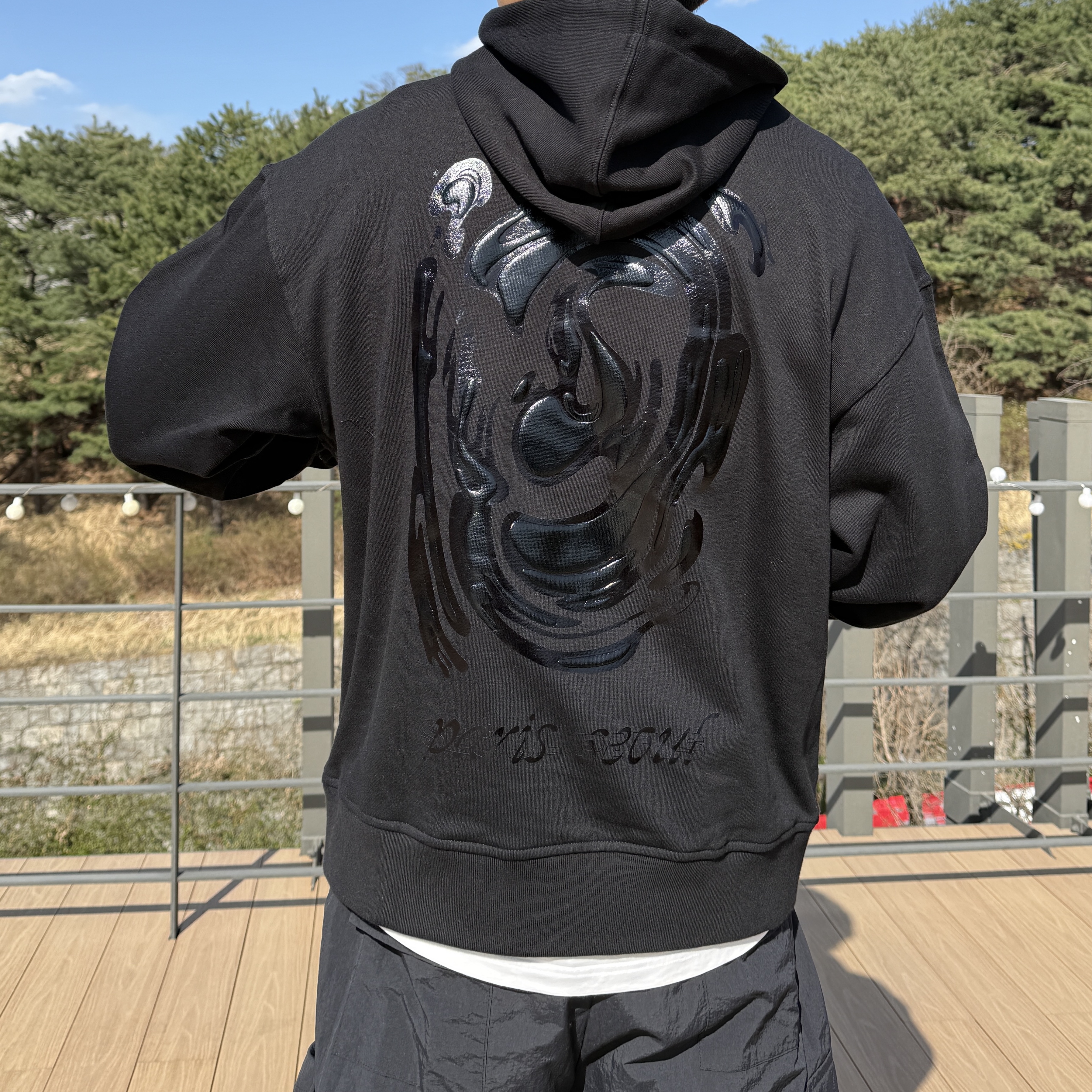 Wooyoungmi Metallic Graphic Hooded T-Shirt Black - 24FW 착용 스타일