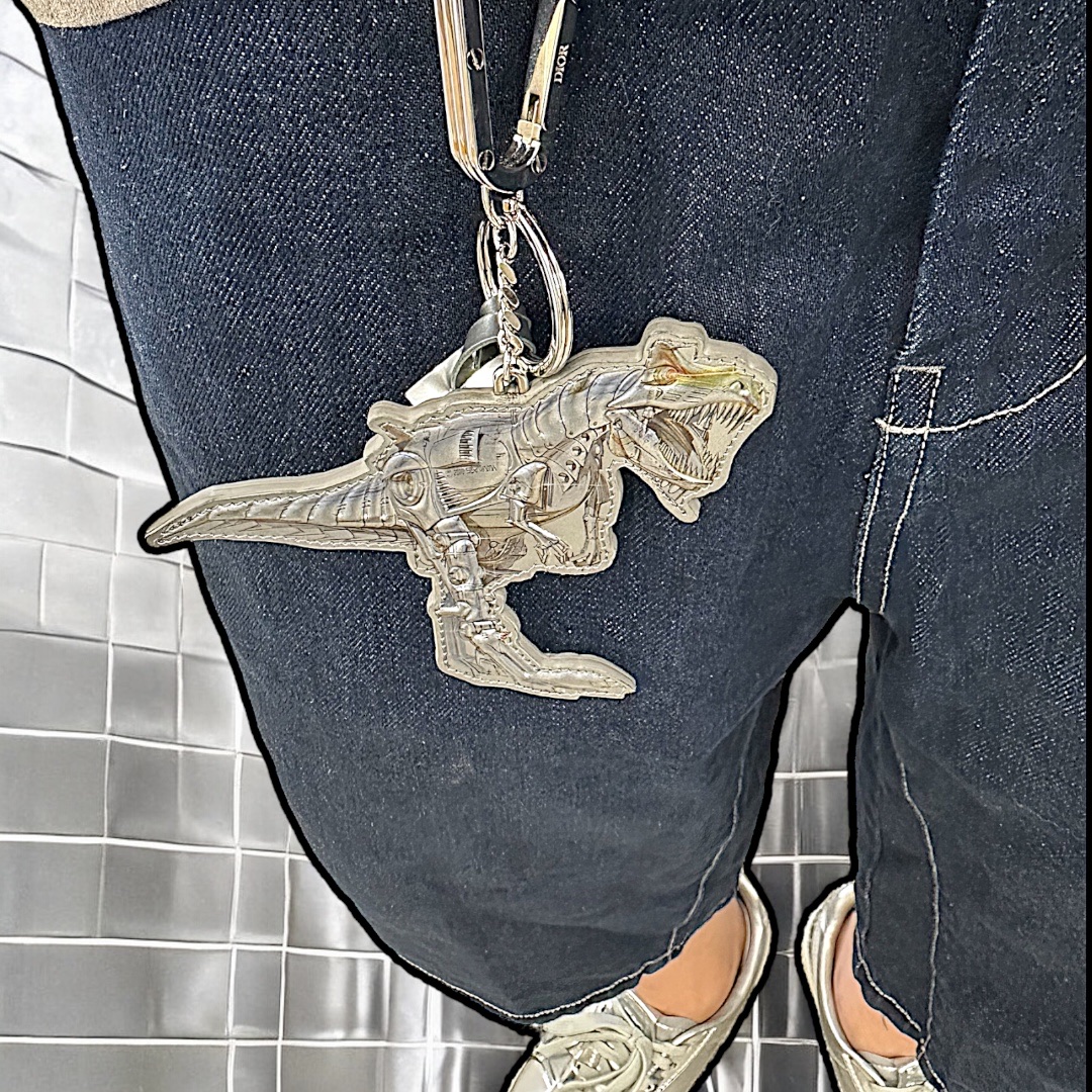 Gentle Monster x D'heygere Pierced 02 Silver, Puma x Hajime Sorayama Palermo Silver Cool Light Gray 착용 스타일 - 3