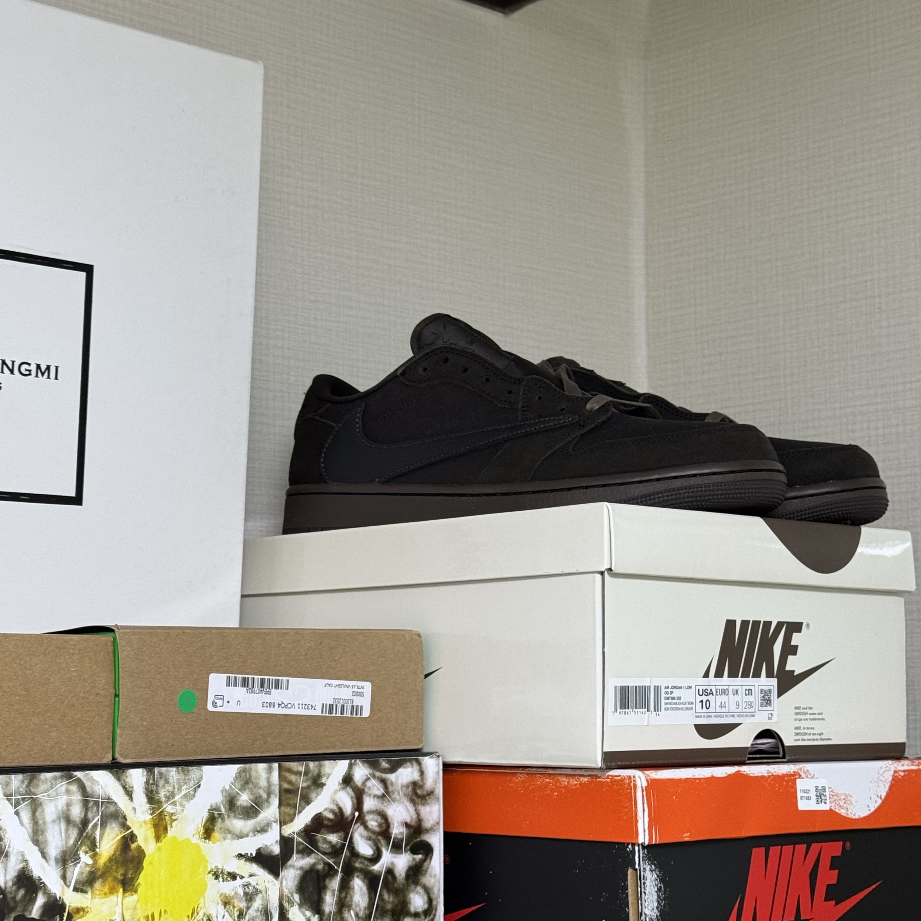 Jordan 1 x Travis Scott Retro Low OG SP Velvet Brown and Dark Mocha 착용 스타일