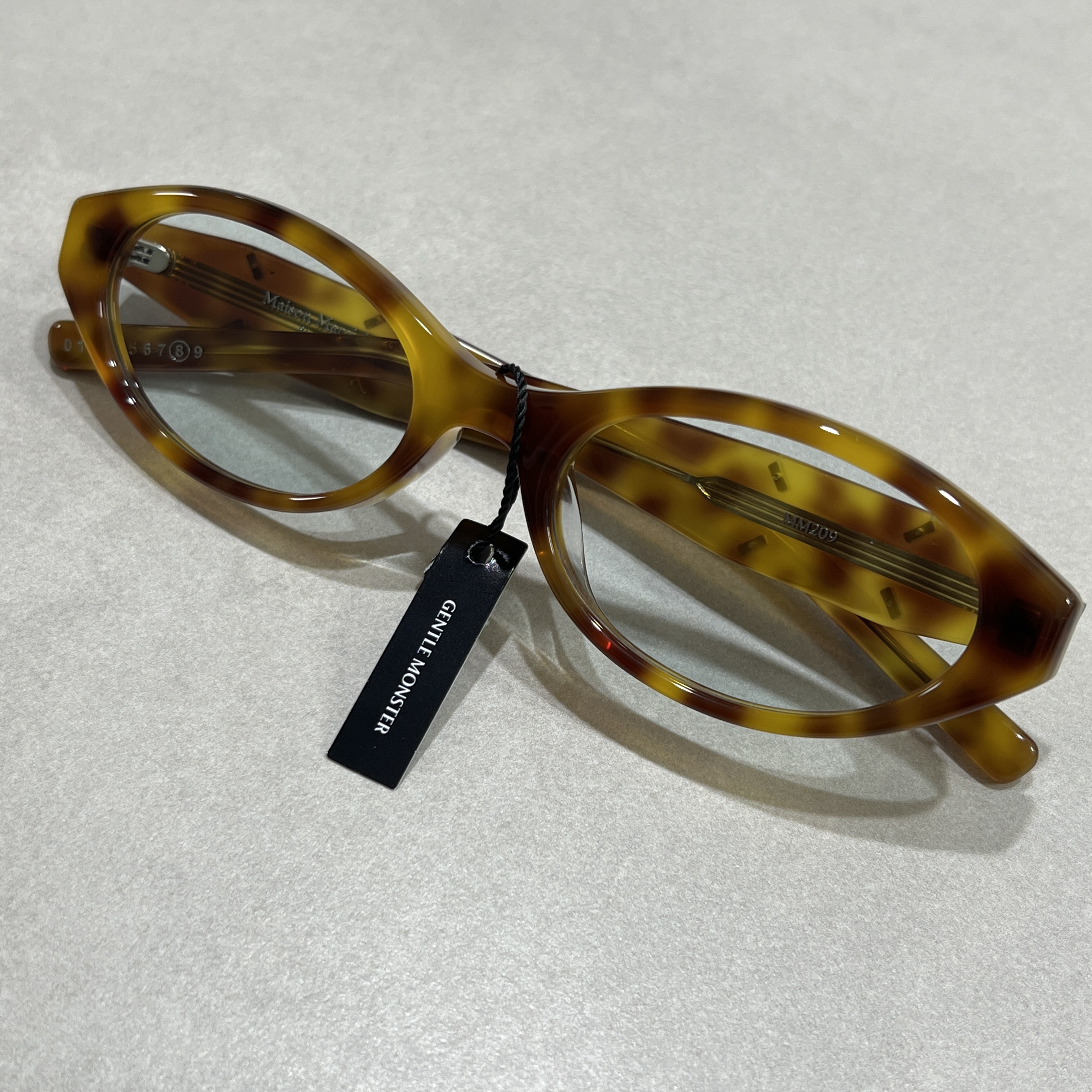 Gentle Monster x Maison Margiela MM209 Tortoise Green 착용 스타일