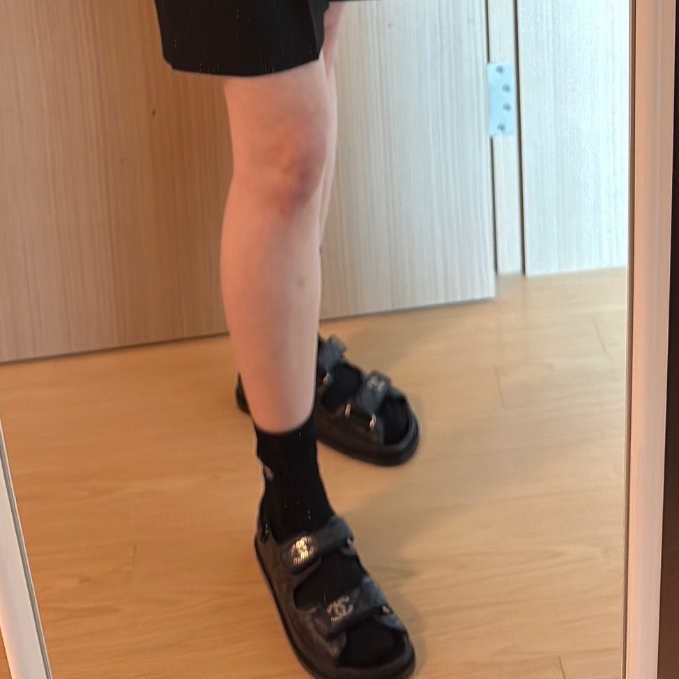 (W) Chanel Sandals Grained Calfskin & Black 착용 스타일