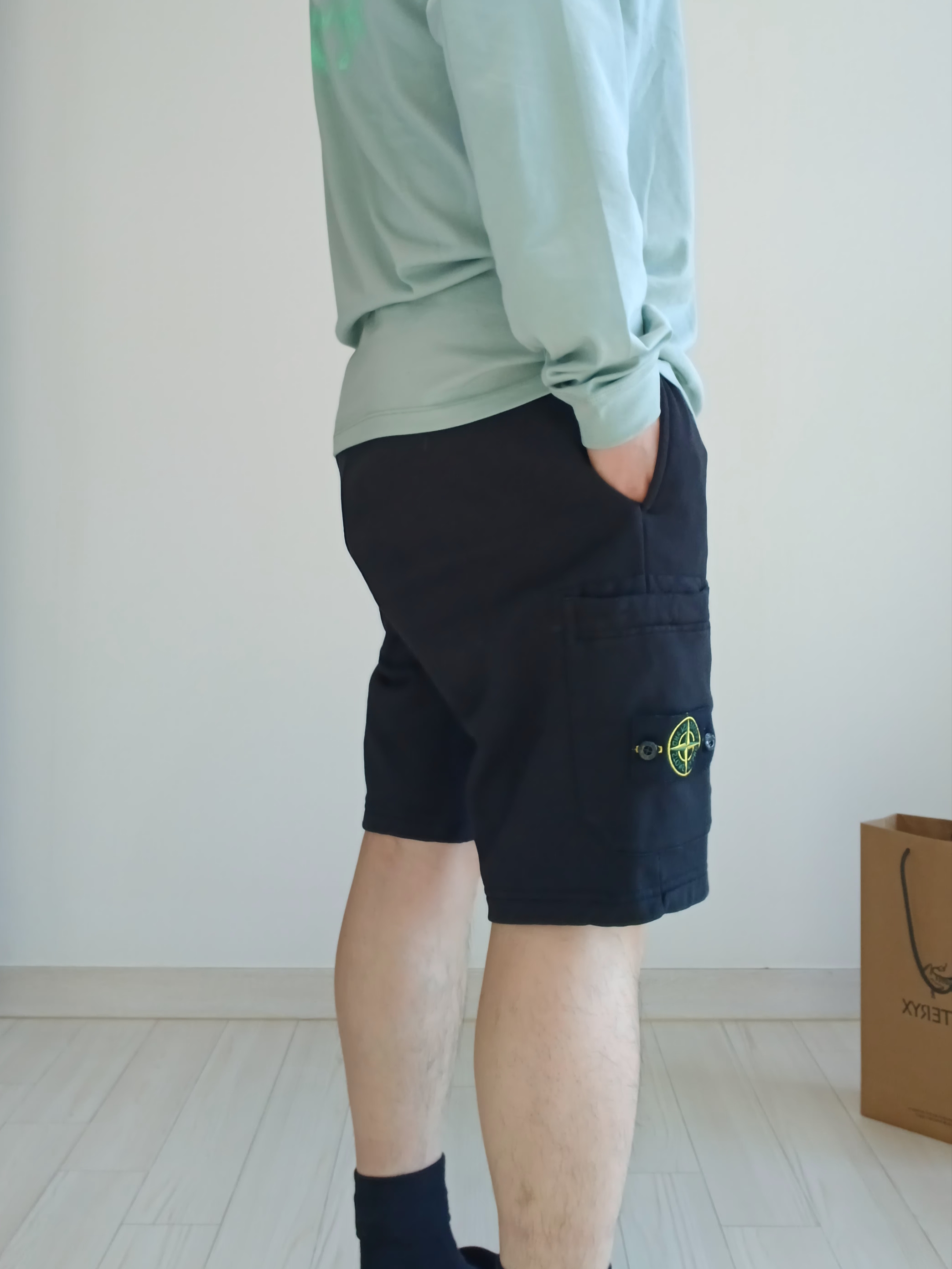 Arc'teryx Kragg SL Cotton Bird Tile LS Shirt Stone Green Phosphorescent, Stone Island 6200012 Organic Cotton Fleece Pocket Details Cargo Bermuda Shorts Black - 25SS 착용 스타일 - 4