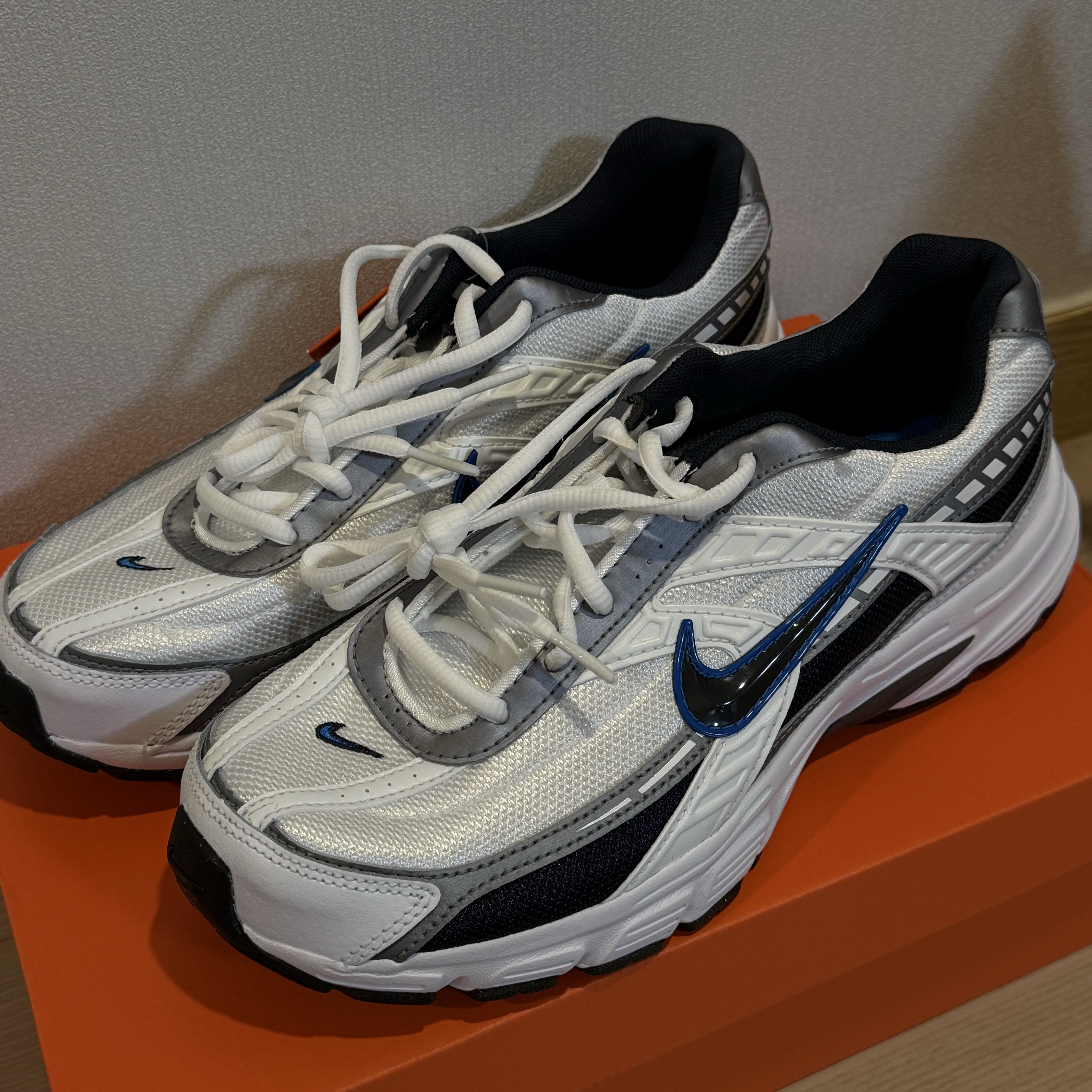 Nike Initiator White Obsidian Metallic Cool Grey 착용 스타일 - 1