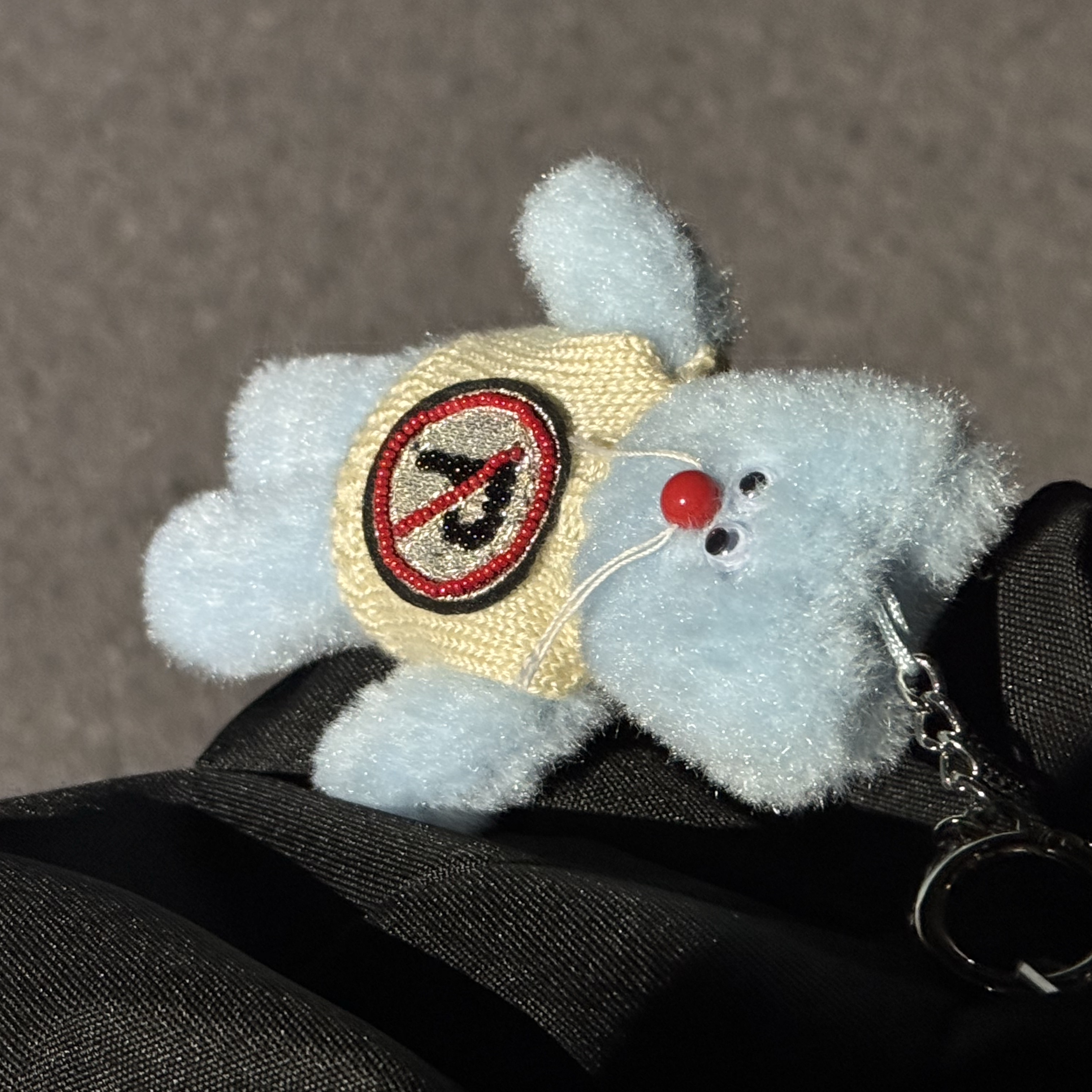 Monamhee x Peaceminusone Syhee Plush Keyring 착용 스타일