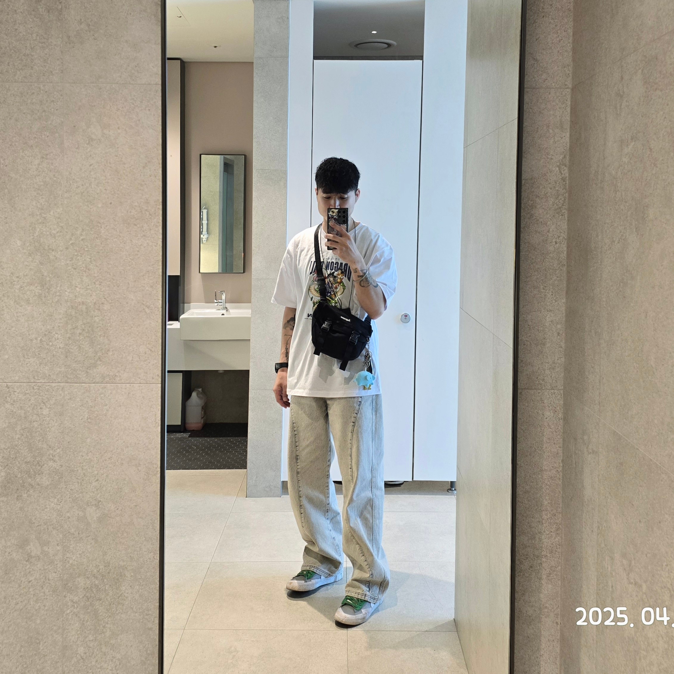 리터니티 일레인 데님 샌드 워시드 - 24FW, 드래곤볼 그래픽 티셔츠 Vol.1 드래곤 화이트 착용 스타일