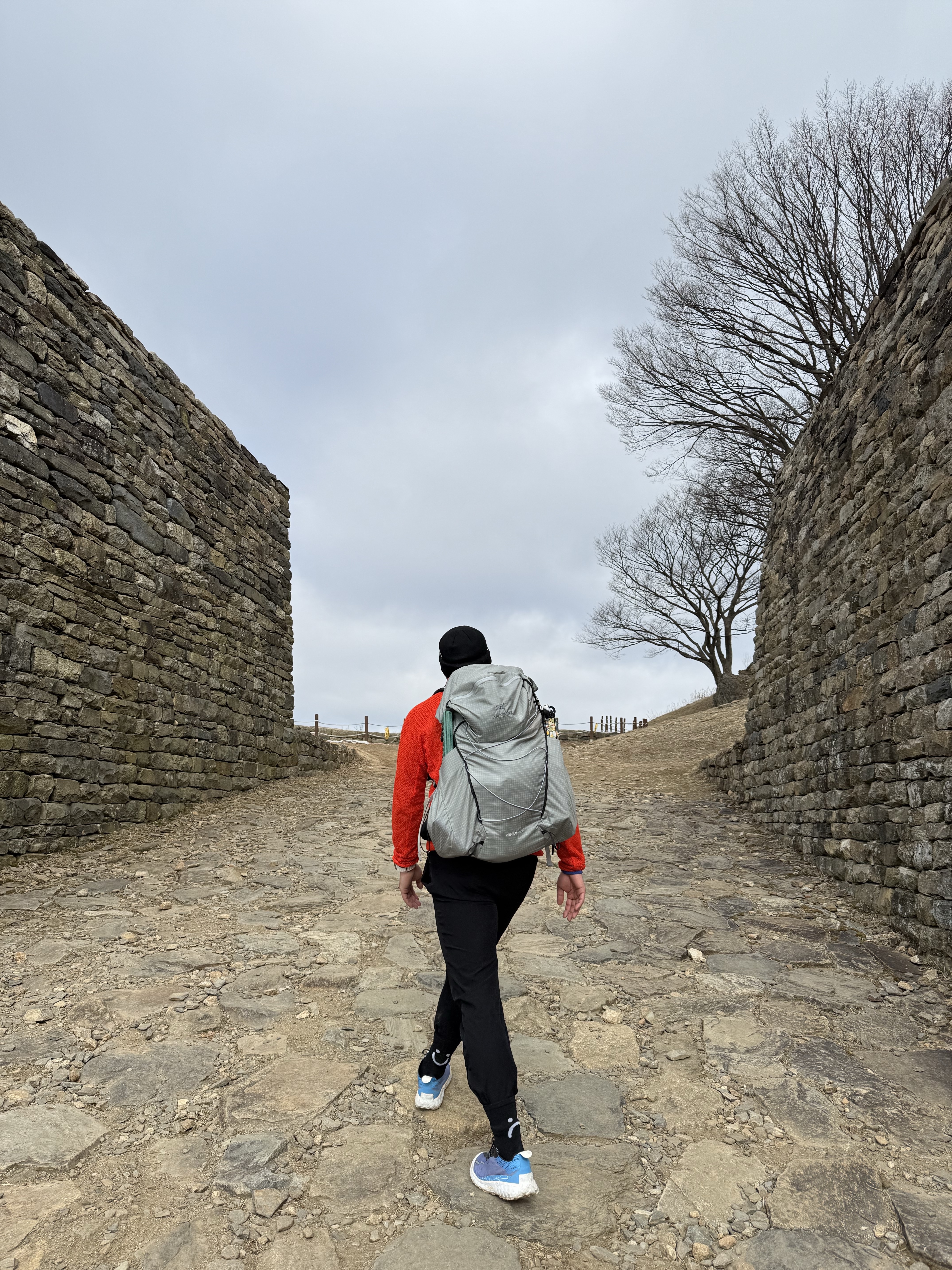 UVU Training Pants Black, Arc'teryx Atom LT Hoody Ignite 착용 스타일 - 5