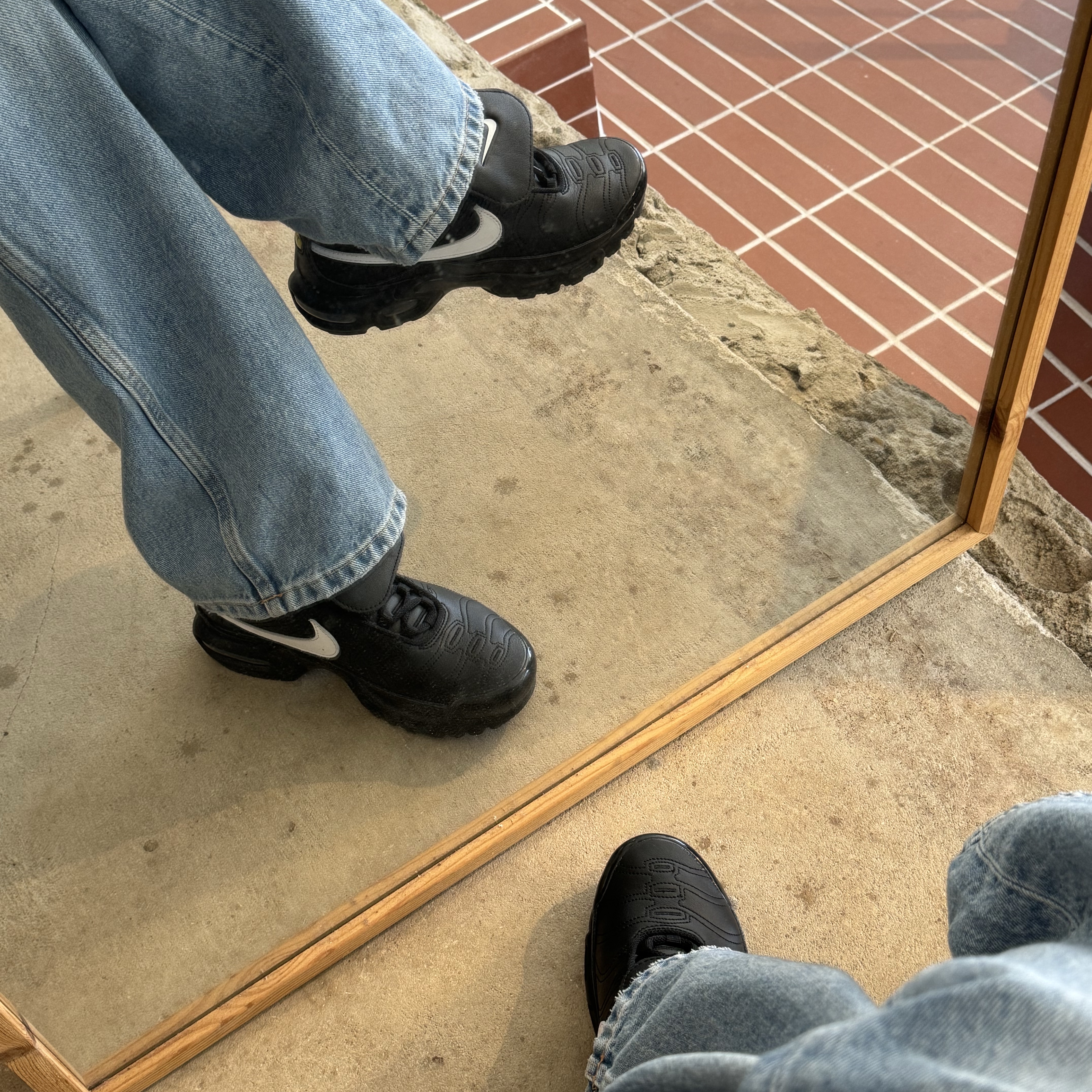 (W) Nike Air Max Plus TNPO Black 착용 스타일