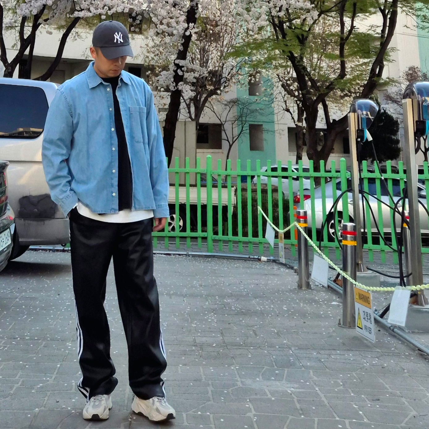 Adidas Yeezy Boost 700 V2 Static 2018, Adidas Faux Leather Adicolor 3S Firebird Track Pants Black - KR Sizing 착용 스타일 - 1