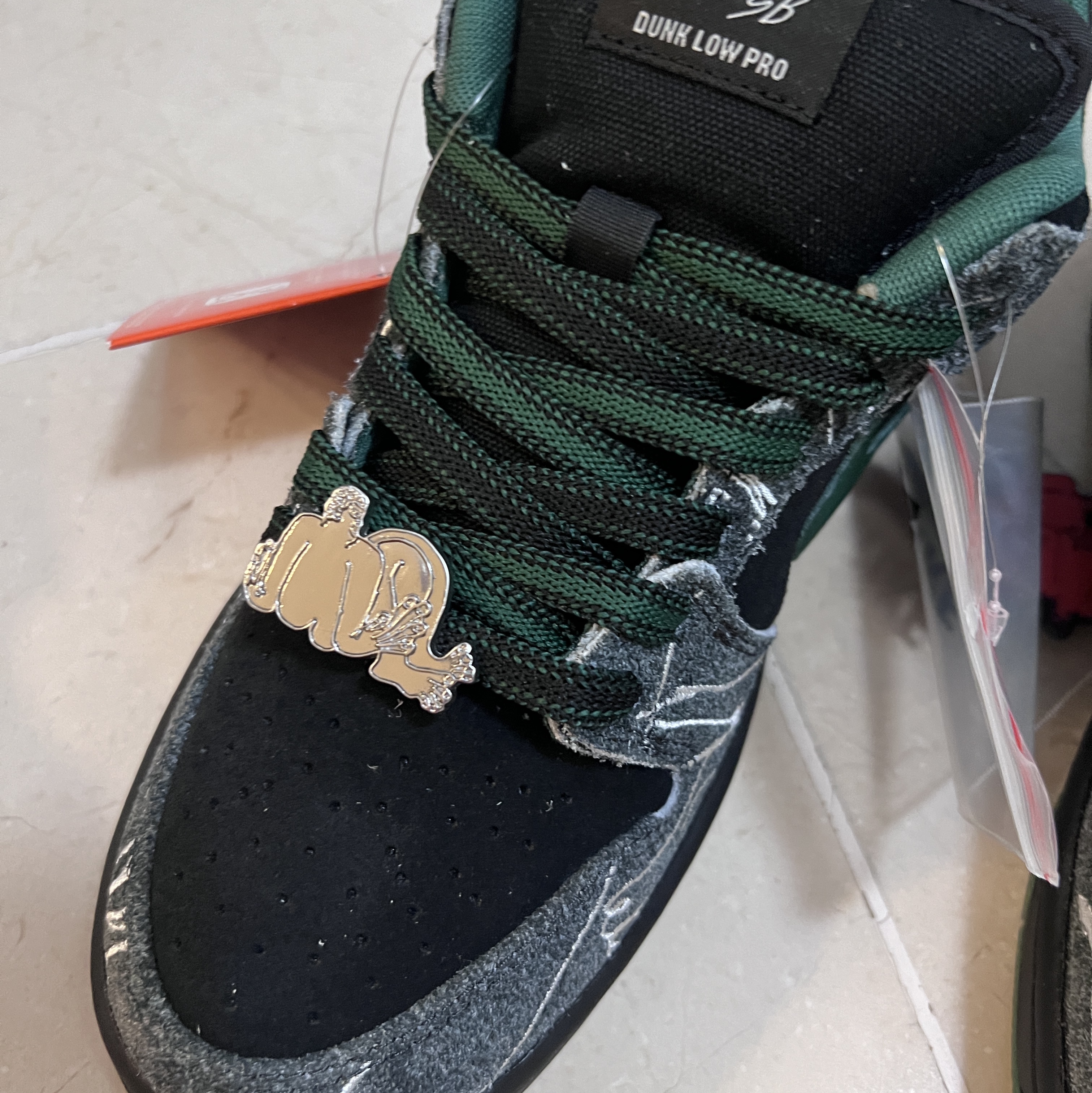 Nike x There SB Dunk Low Pro Anthracite and Gorge Green 착용 스타일