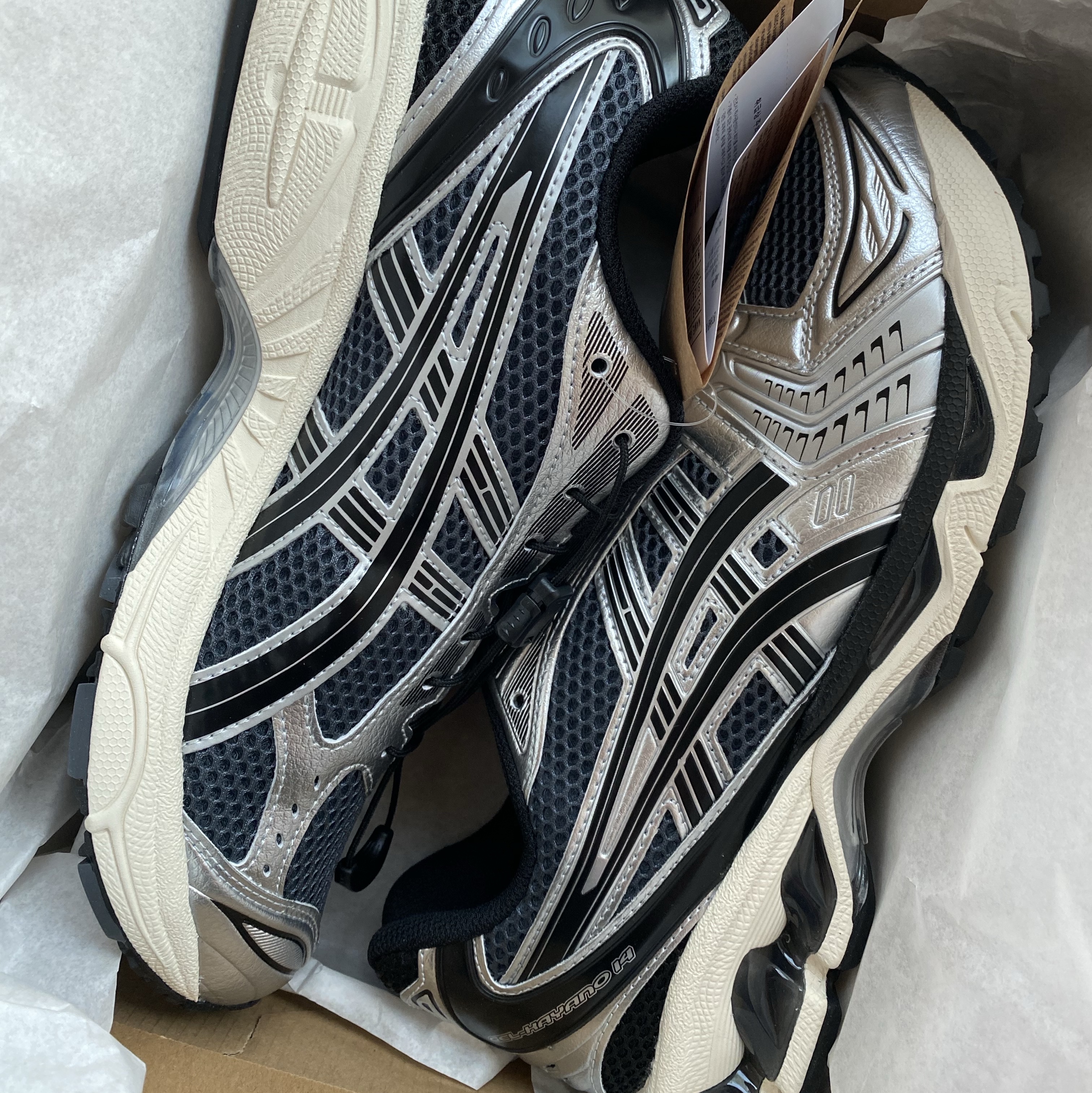 Asics Unlimited Gel-Kayano 14 Carrier Grey Black 착용 스타일