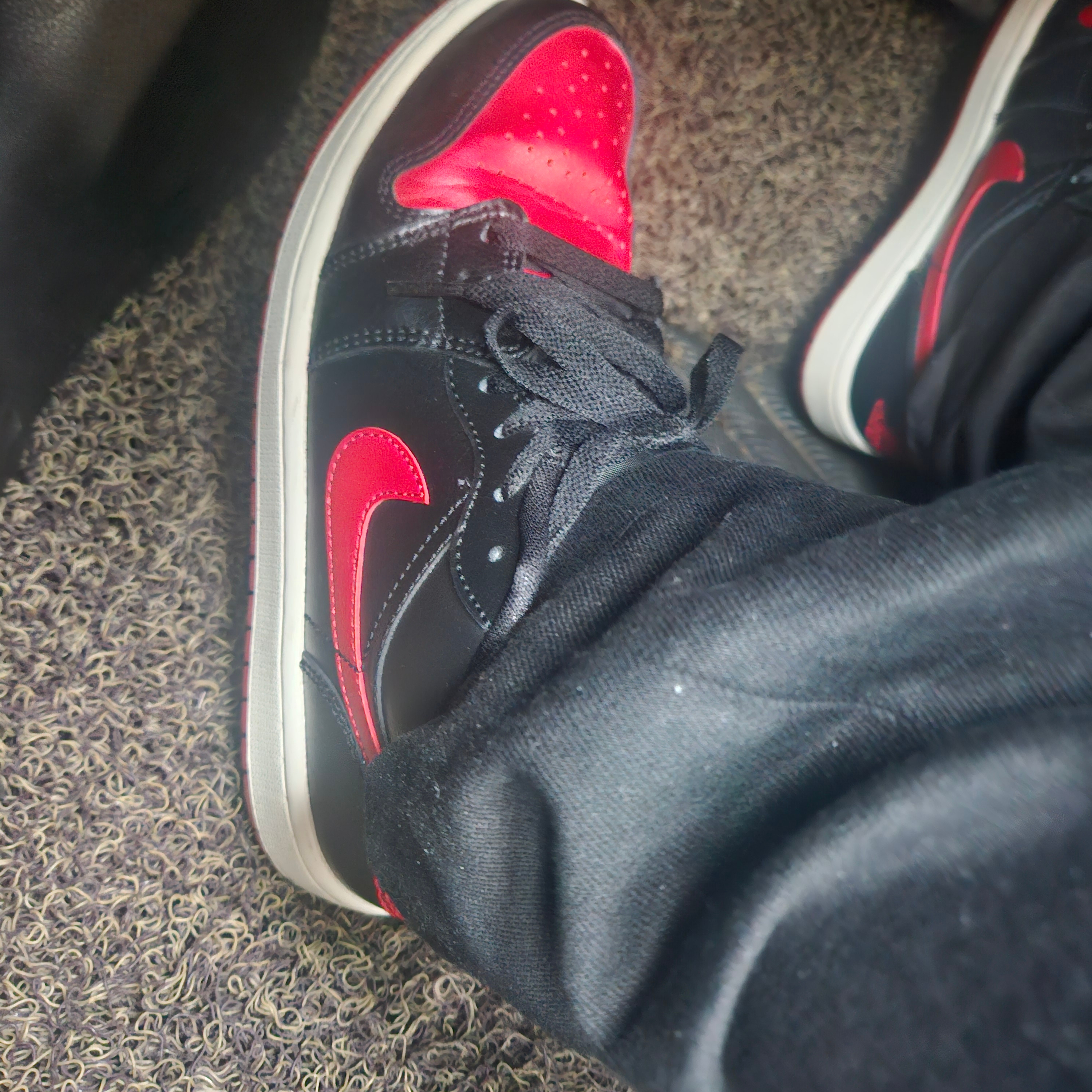(W) Jordan 1 Low Black Gym Red 착용 스타일