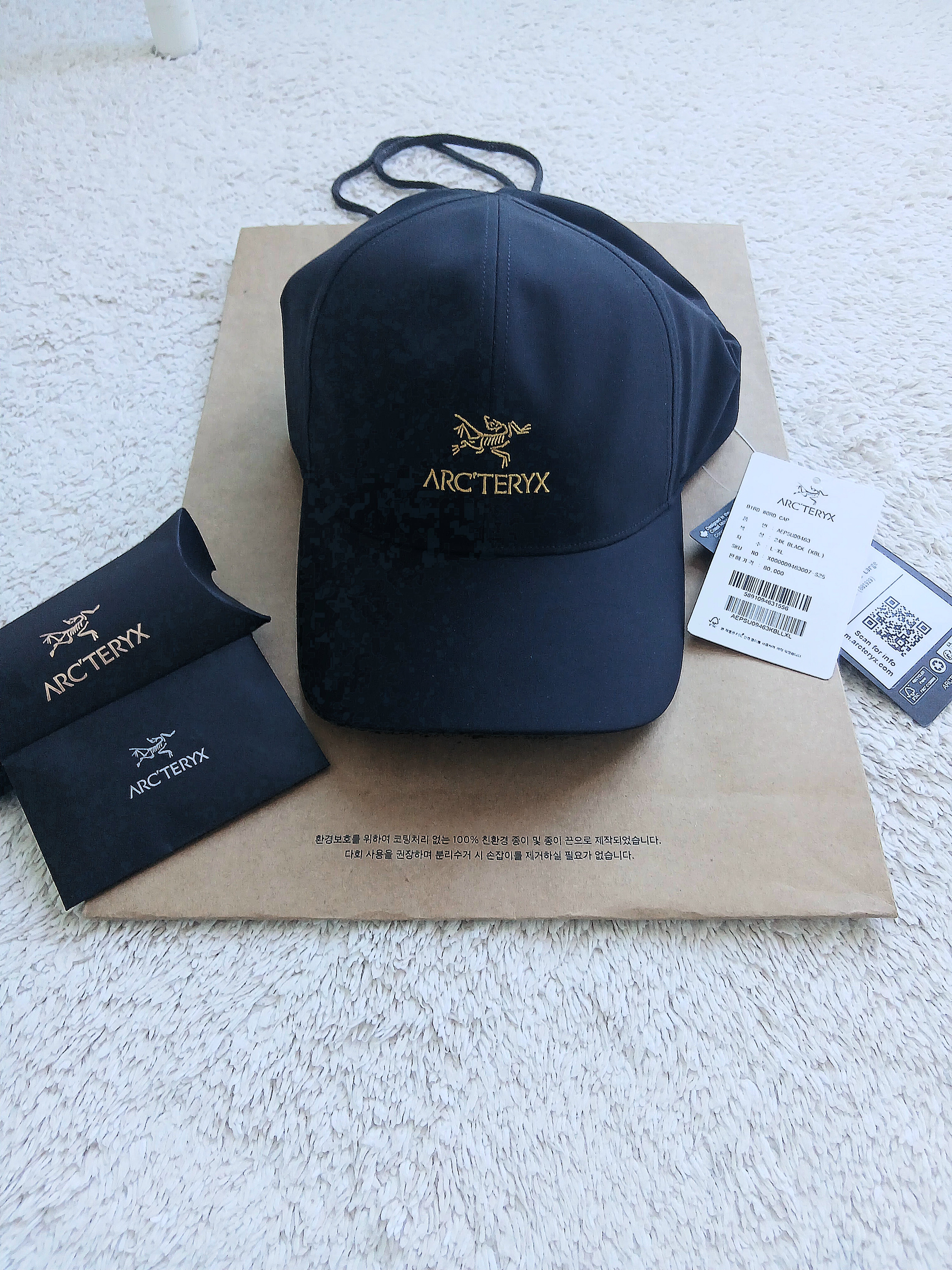 Arc'teryx Bird Word Cap 24K Black, Arc'teryx Keyring Metal 착용 스타일 - 1