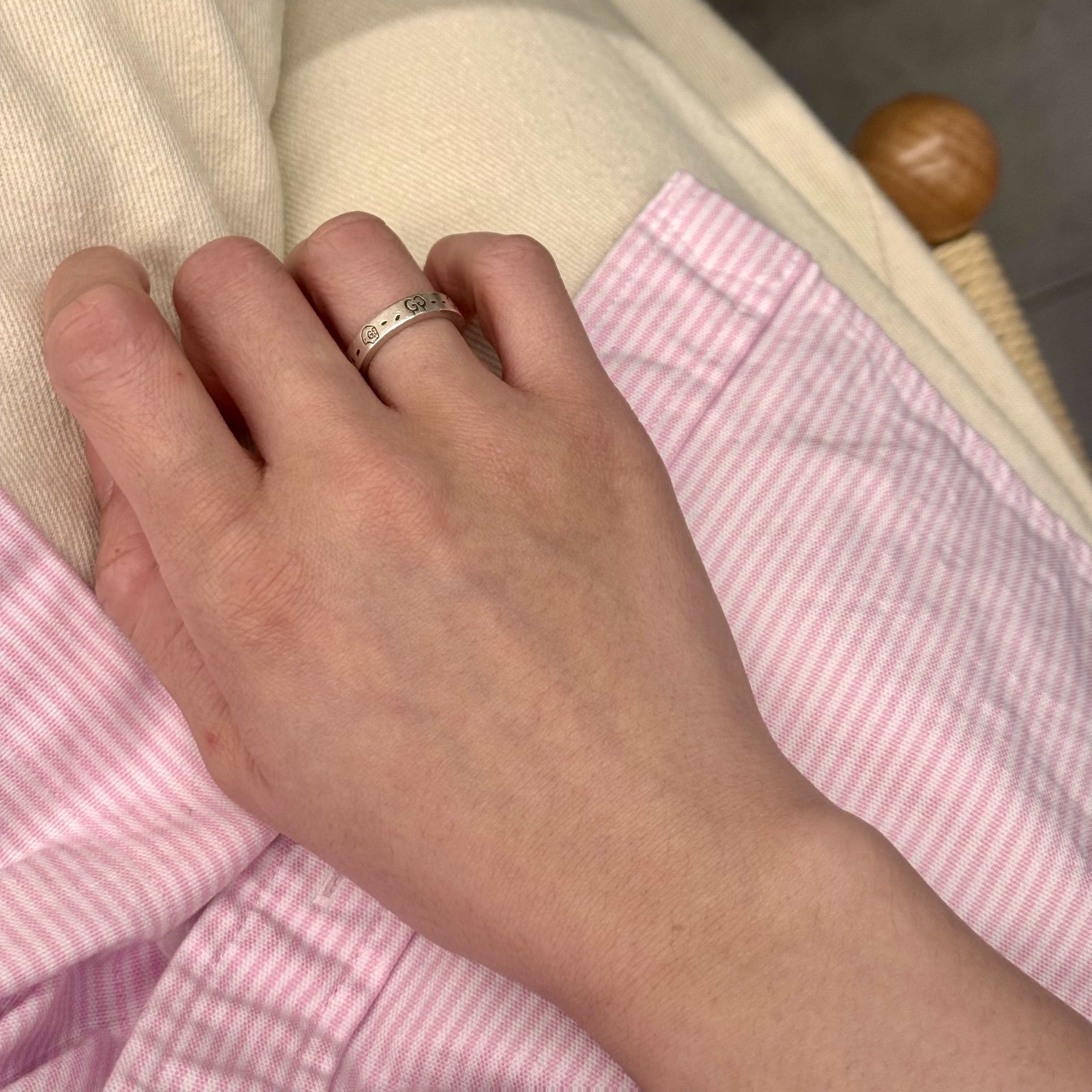Gucci Ghost Ring Silver 3.8mm 착용 스타일