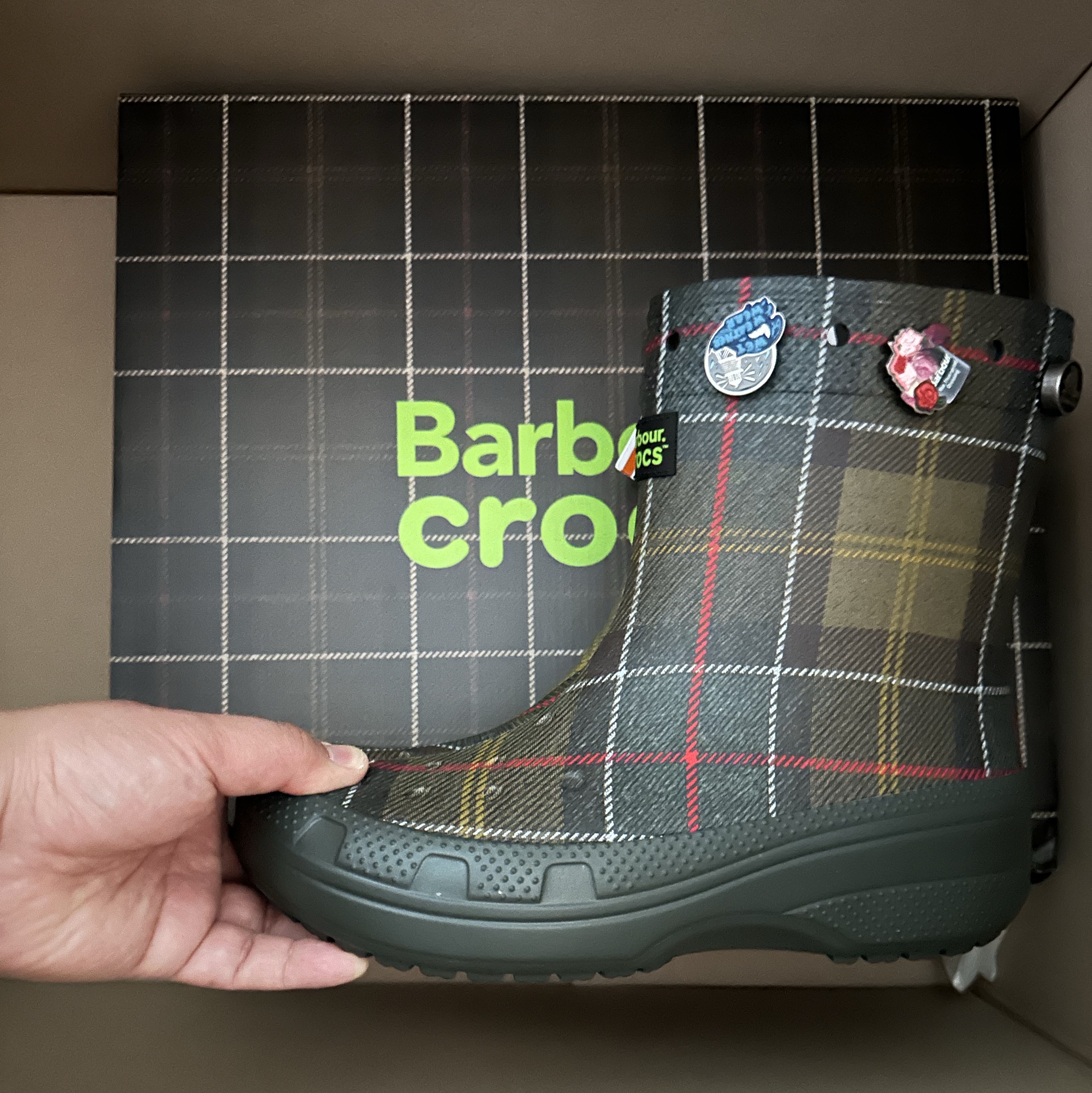 크록스 x 바버 클래식 부츠 켈프 착용 스타일