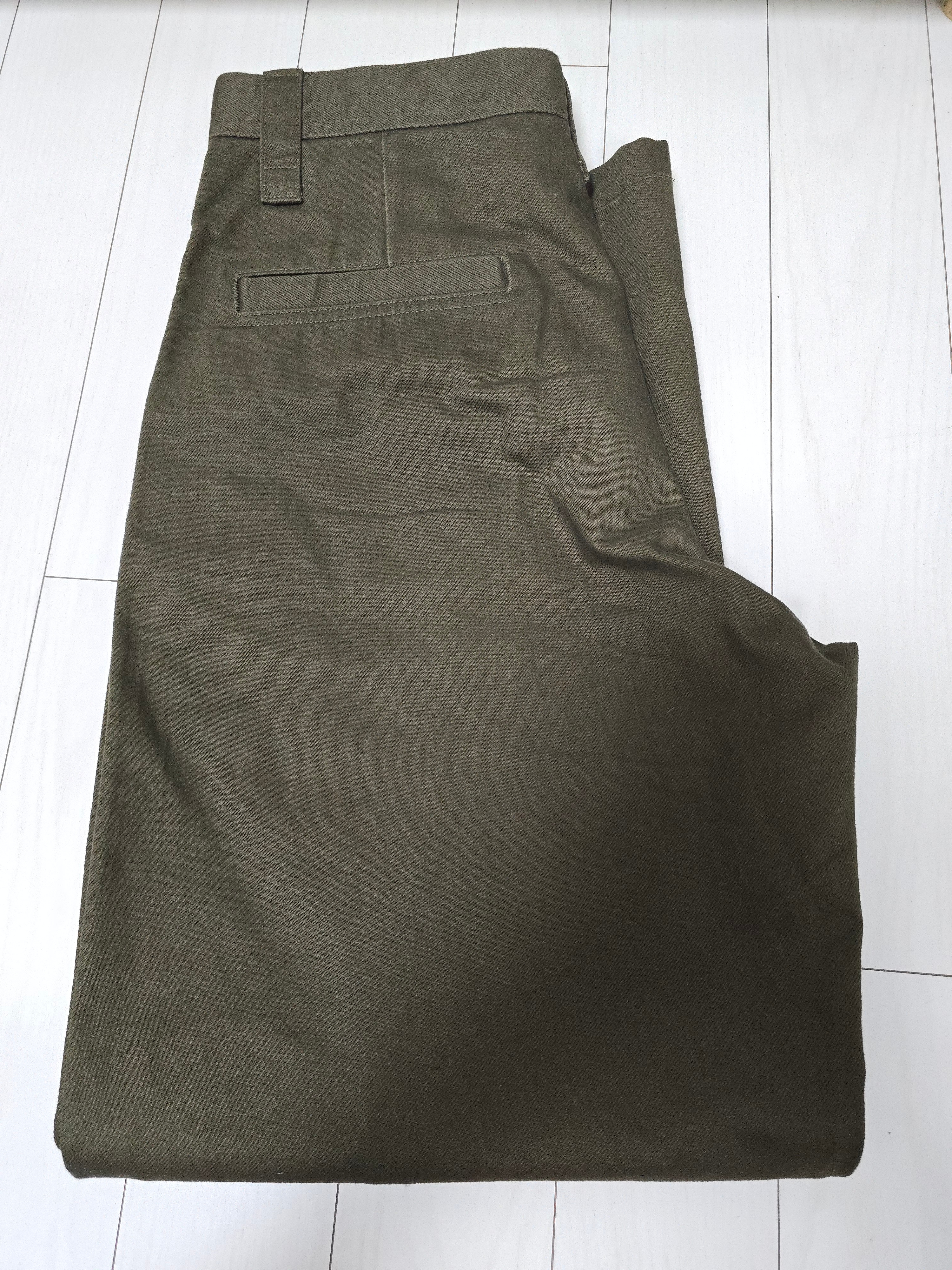 Uniqlo U Wide FIt Chino Pants Dark Brown 착용 스타일