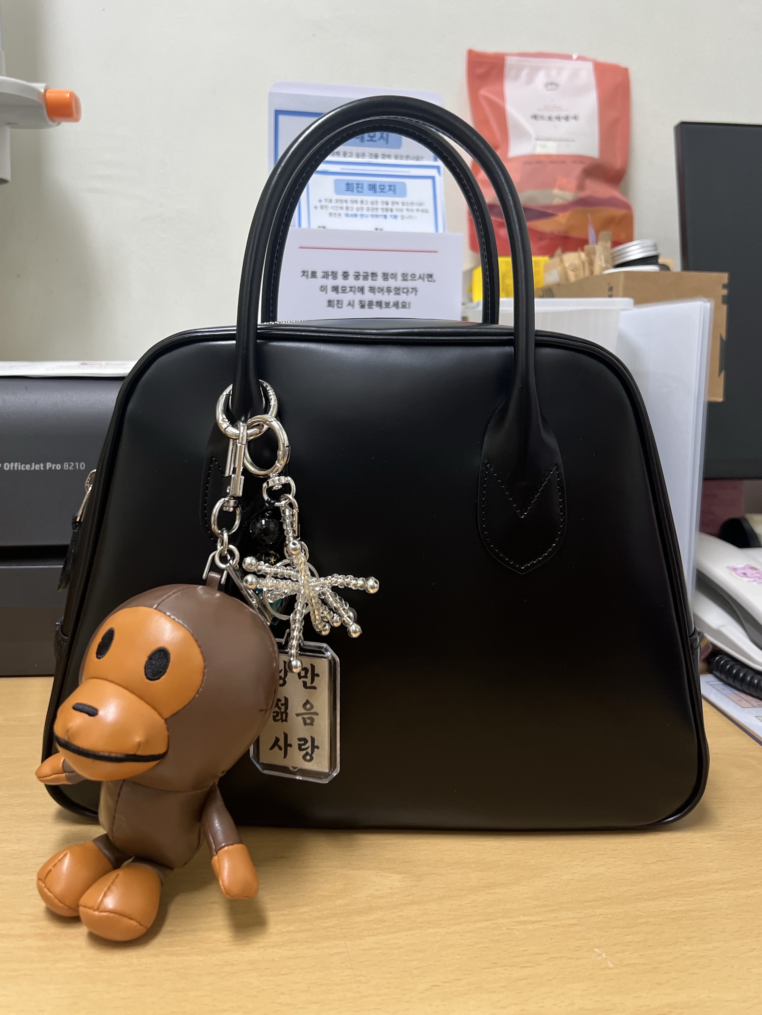 Comme des Garcons Round No.3 Aoyama Bag Black, Roa Hiking Katharina Black 착용 스타일 - 4