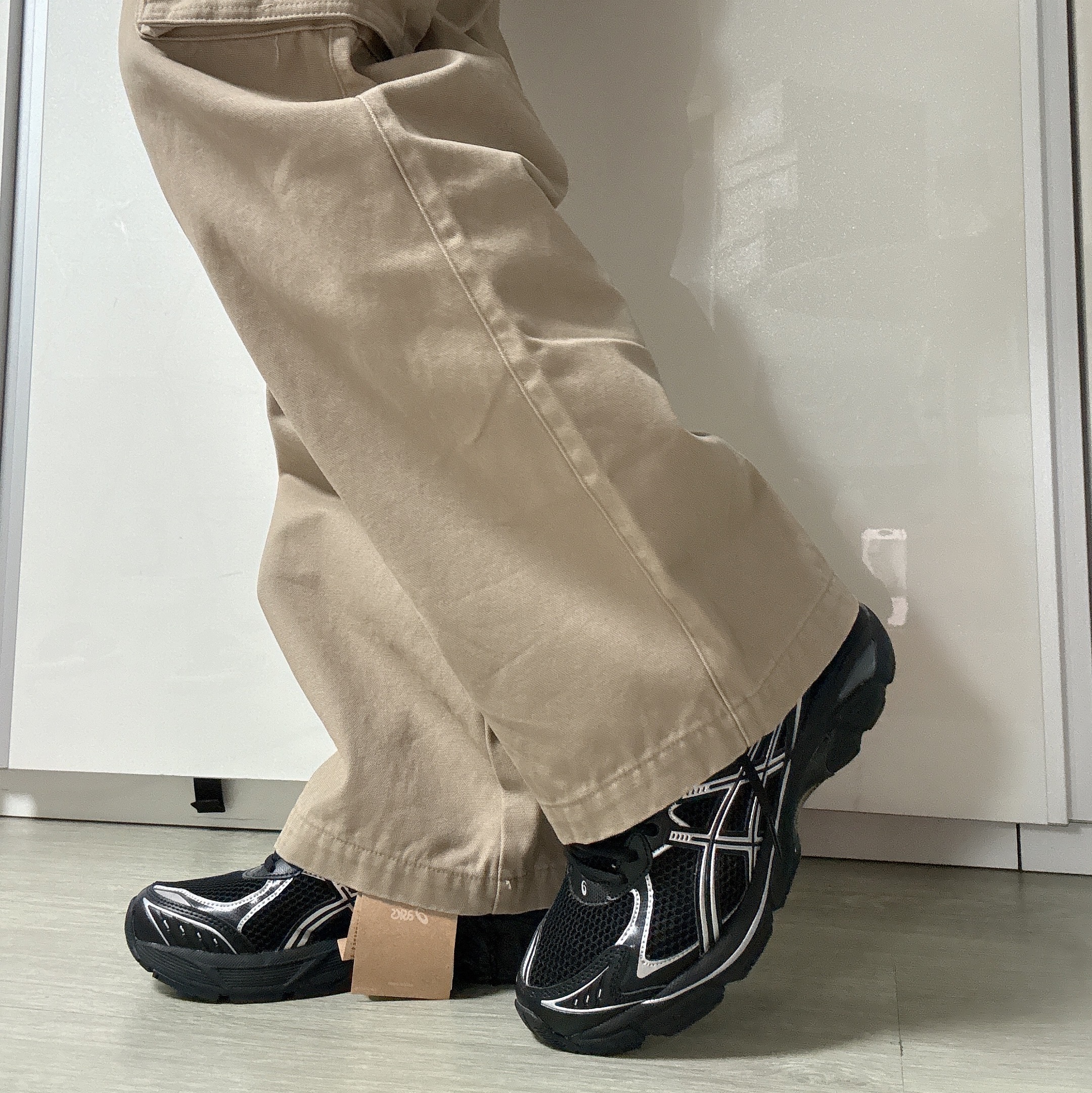 아식스 GT-2160 블랙 퓨어 실버 착용 스타일 - 2