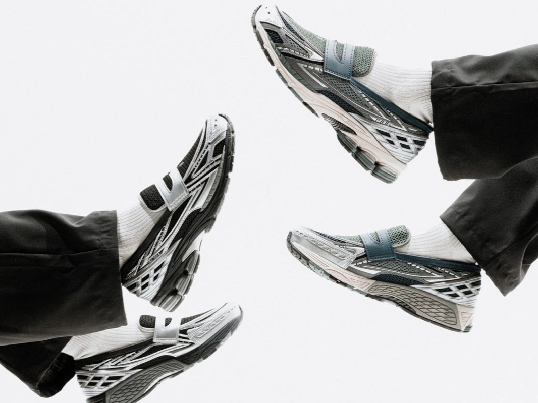 New Balance 1906L Silver Metallic Black 착용 스타일