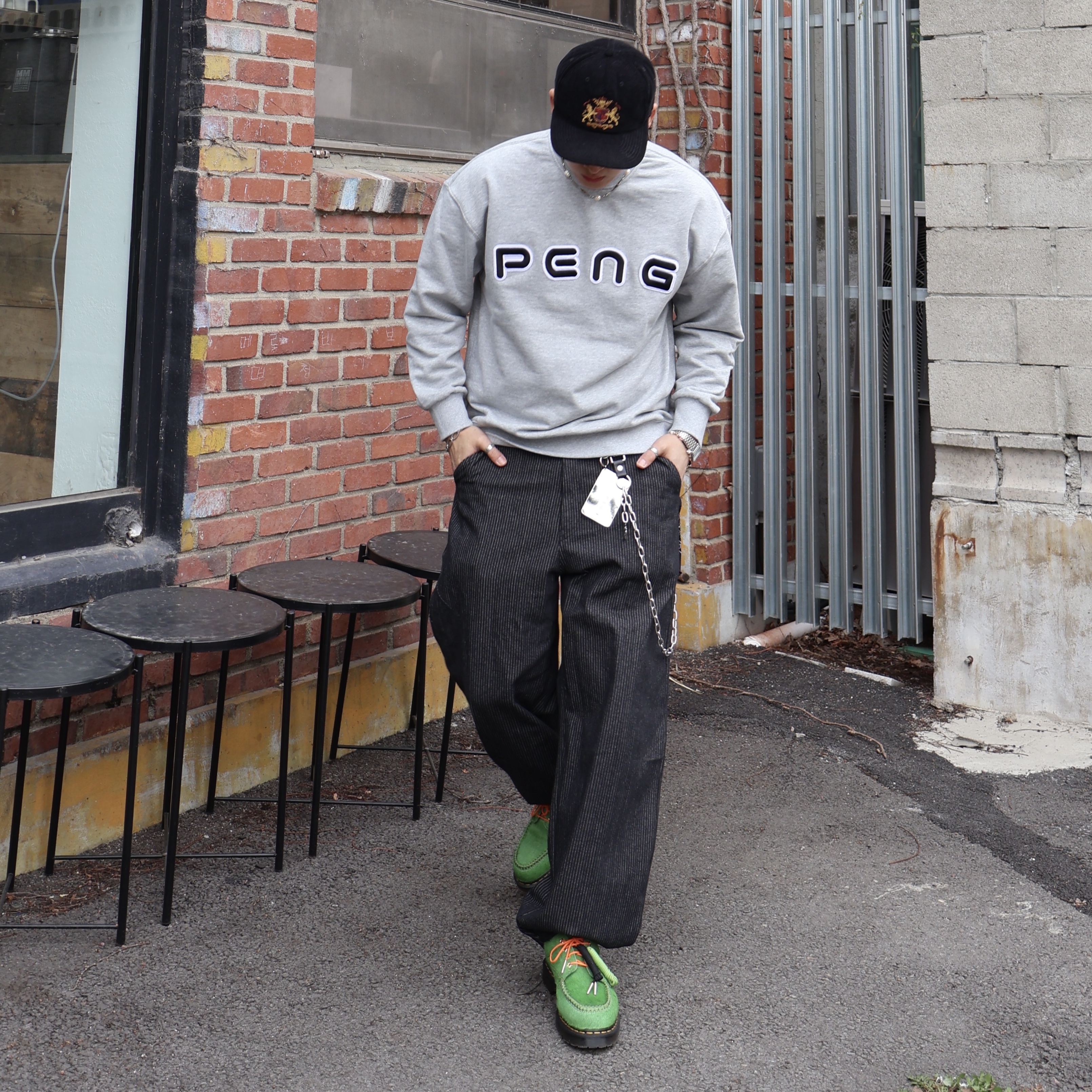 Dr. Martens x Awake NY Lowell Hair On Leather Moc Toe Shoes Green, Gentle Monster x Maison Margiela MM212 Black Clear 착용 스타일 - 1