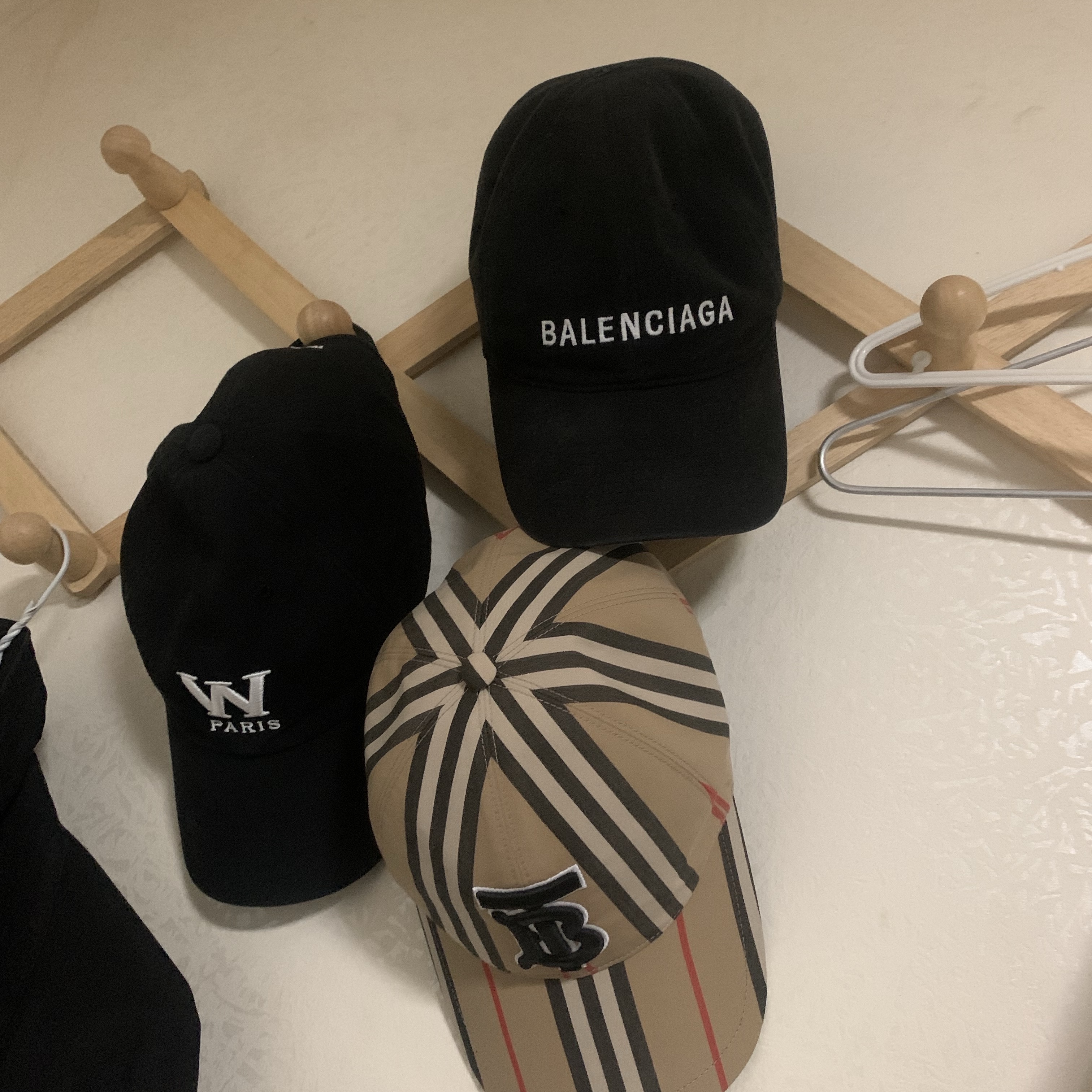 Burberry Monogram Motif Icon Stripe Cotton Baseball Cap Archive Beige 착용 스타일