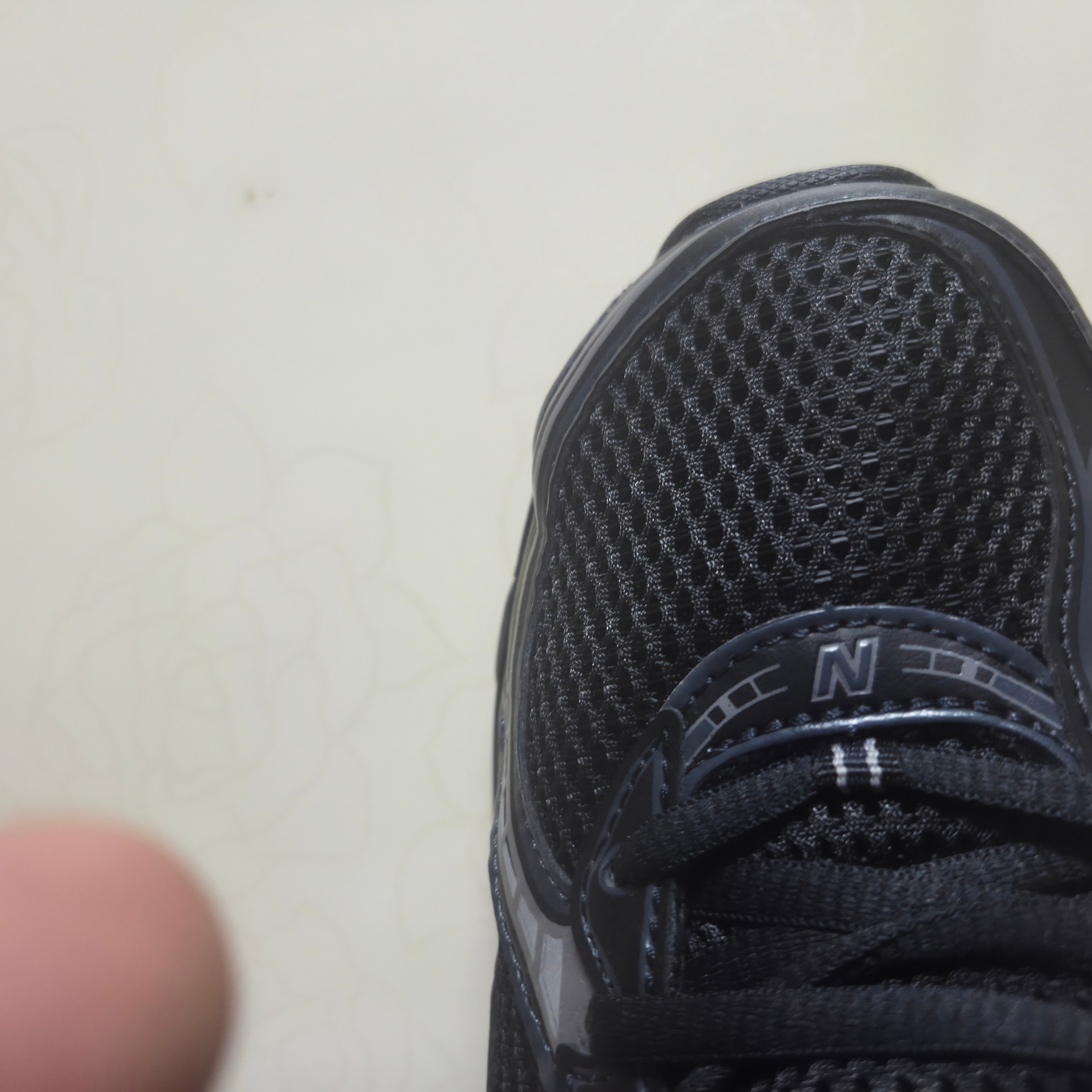 New Balance 740v2 Black Silver Metallic 착용 스타일 - 1