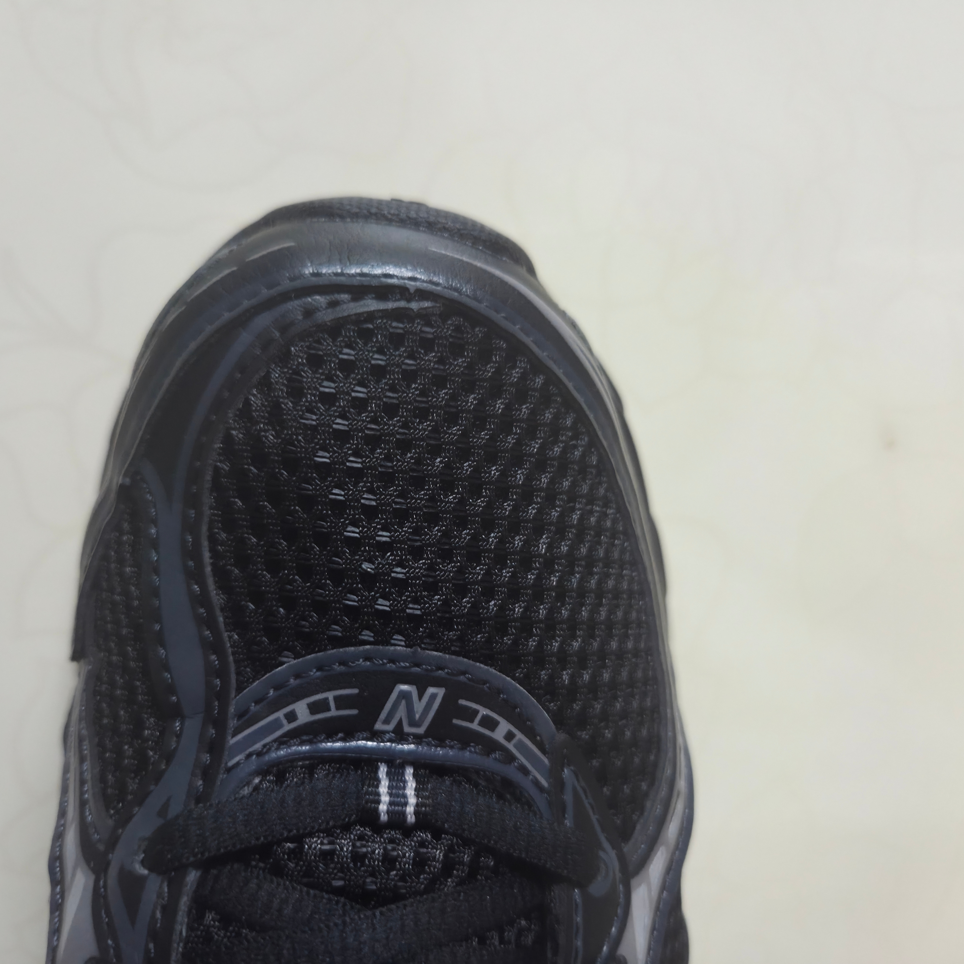 New Balance 740v2 Black Silver Metallic 착용 스타일 - 4
