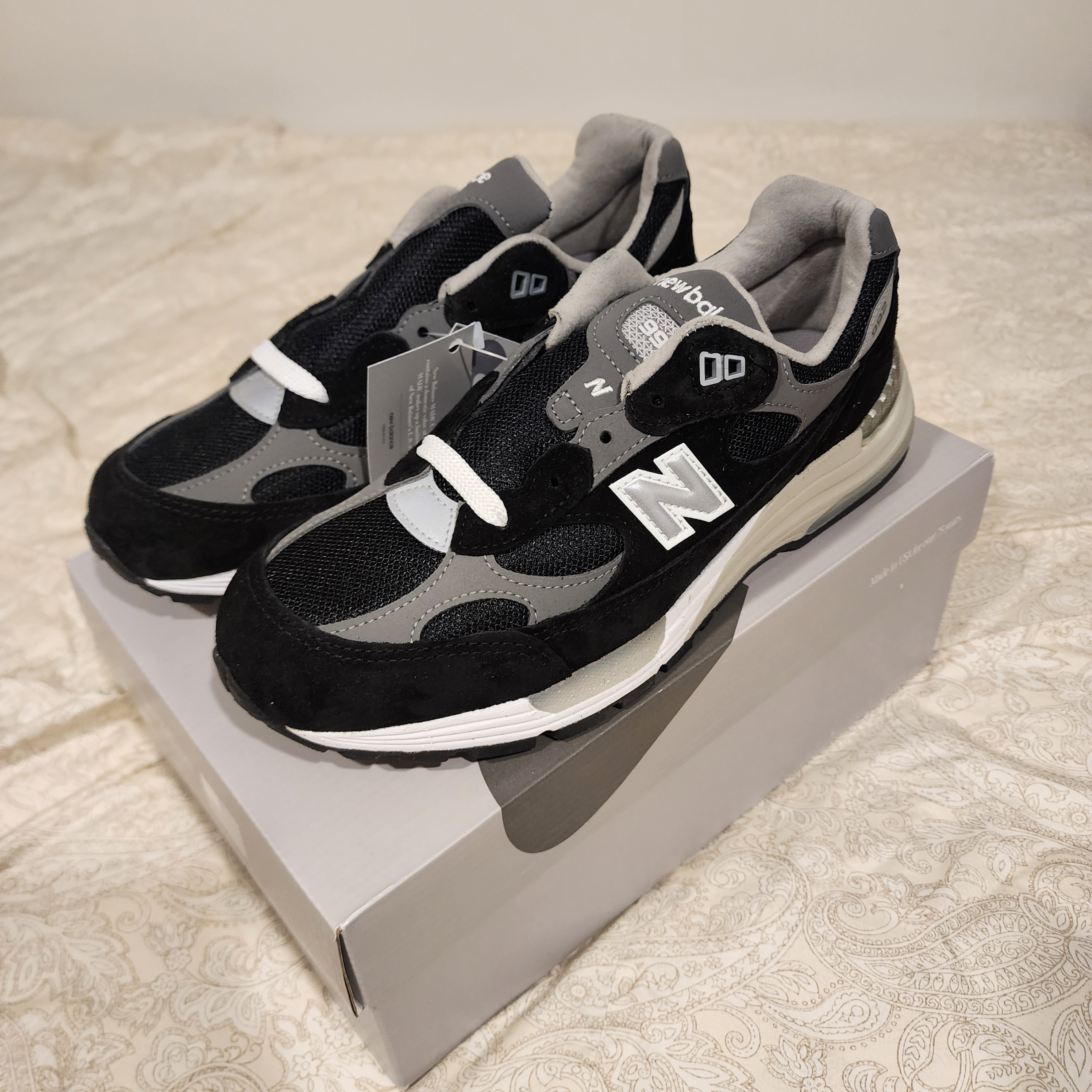 New Balance 992 Made in USA Core Black Grey 착용 스타일 - 4