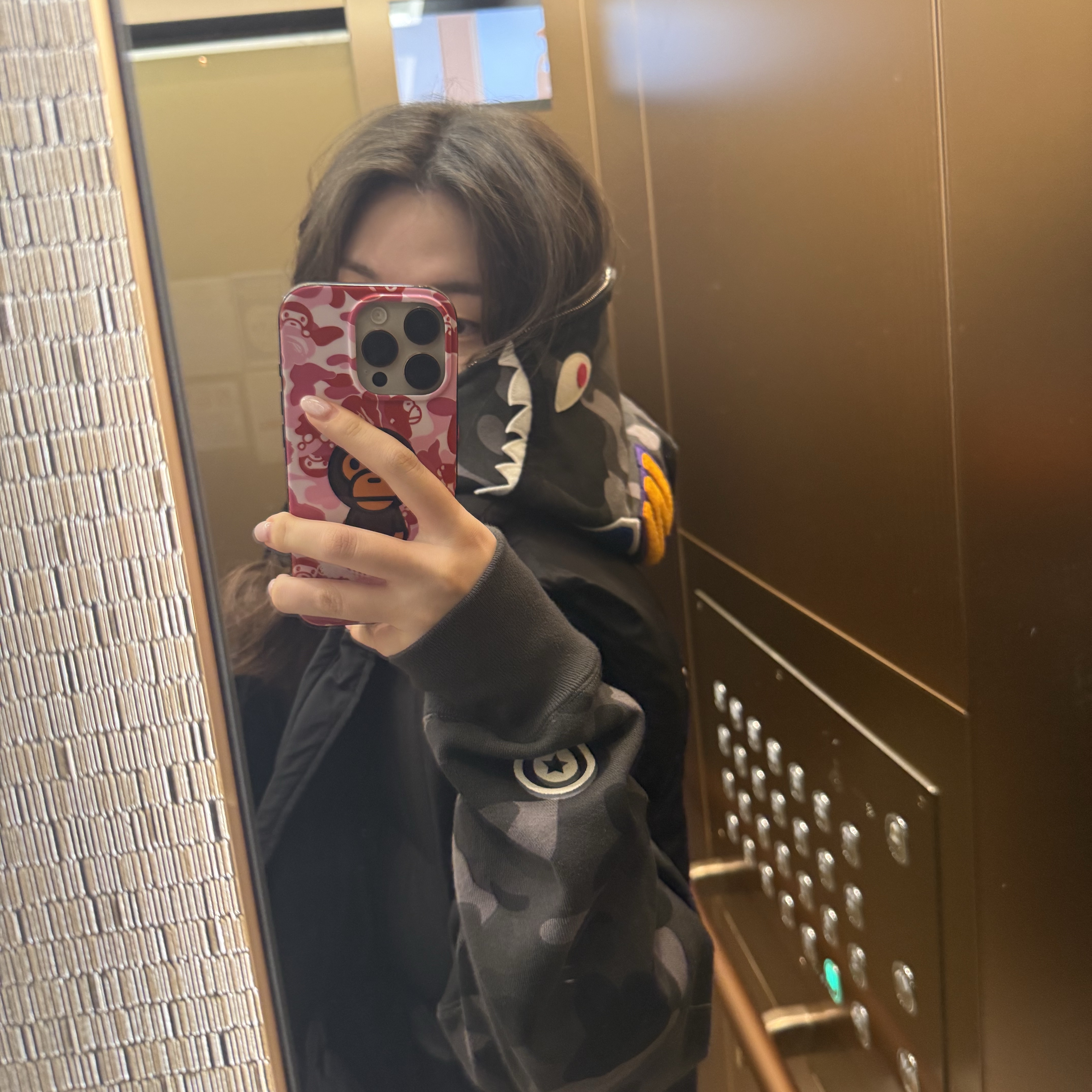 BAPE Color Camo Shark Full Zip Hoodie Black, BAPE ABC Milo Camo iPhone 16 Pro Case Pink 착용 스타일