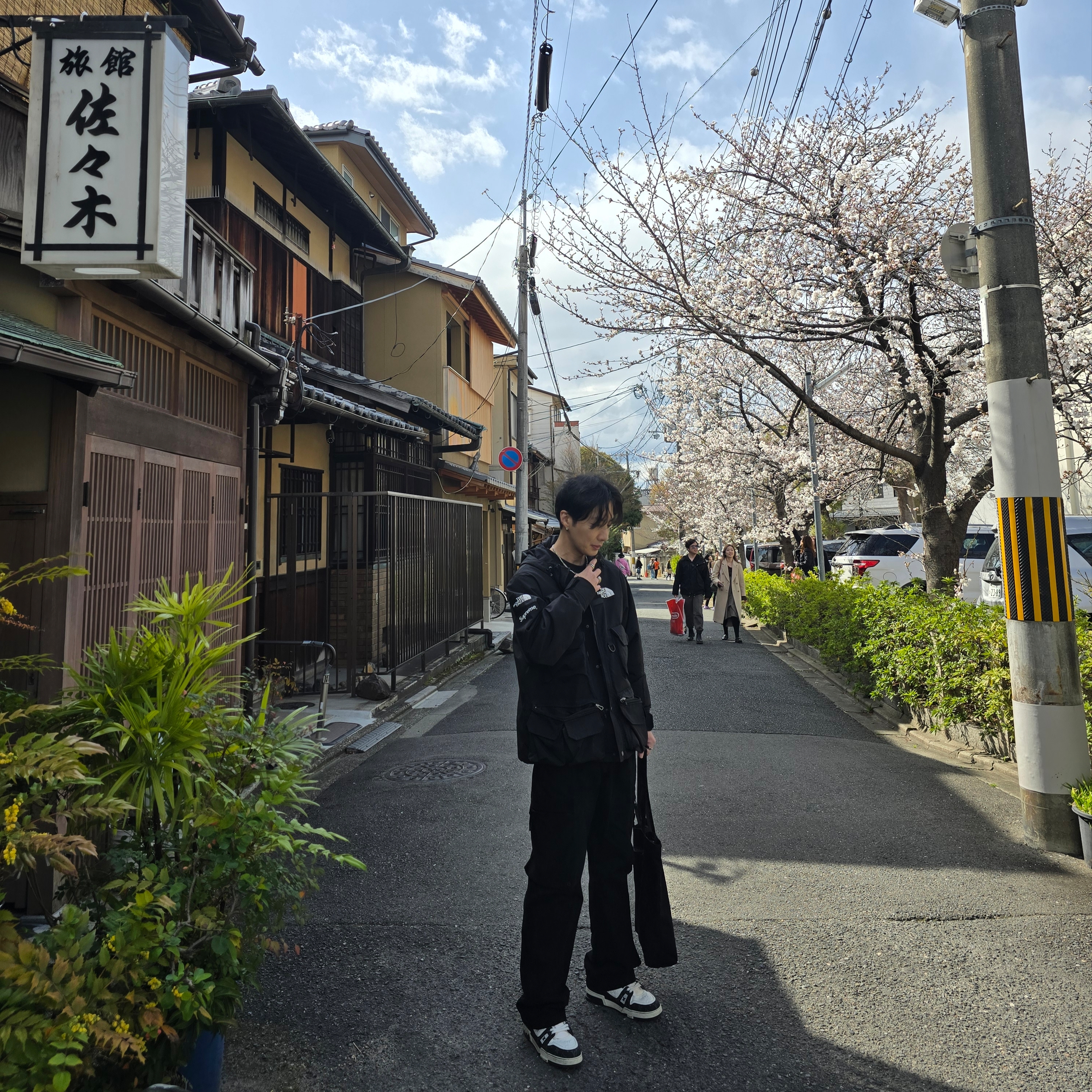 Louis Vuitton LV Trainer Sneakers Monogram Denim Black, Supreme x The North Face Cargo Jacket Black - 20SS 착용 스타일 - 1