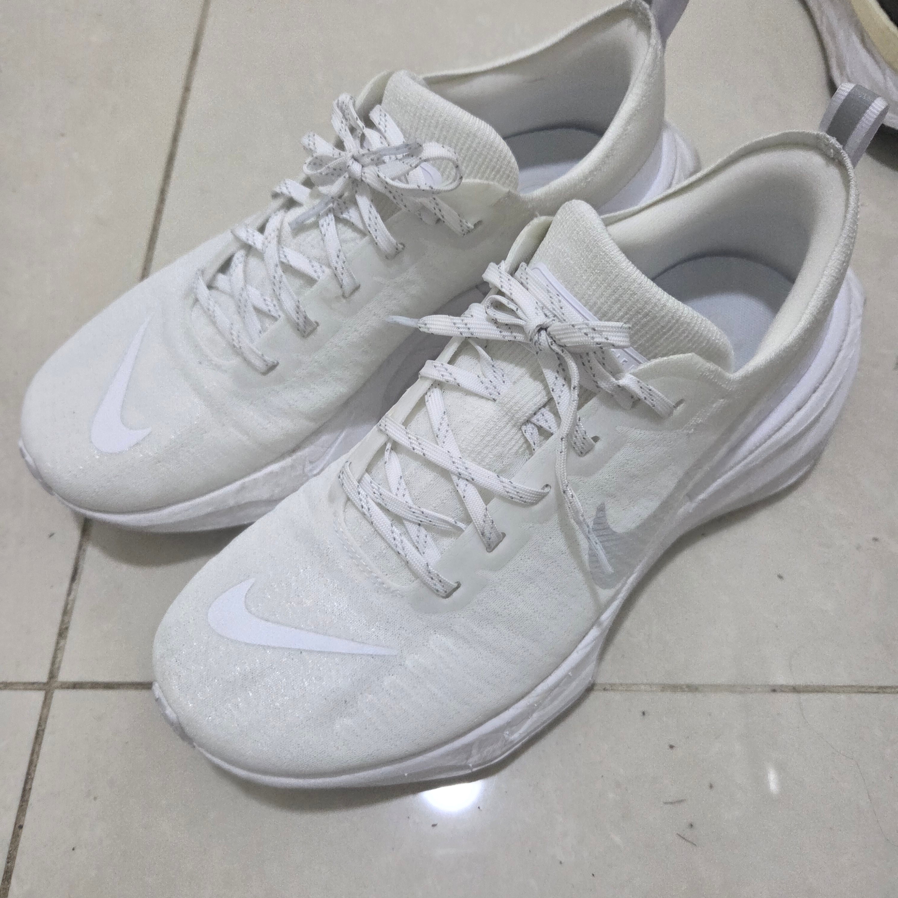 Nike ZoomX Invincible Run Flyknit 3 White Photon Dust 착용 스타일