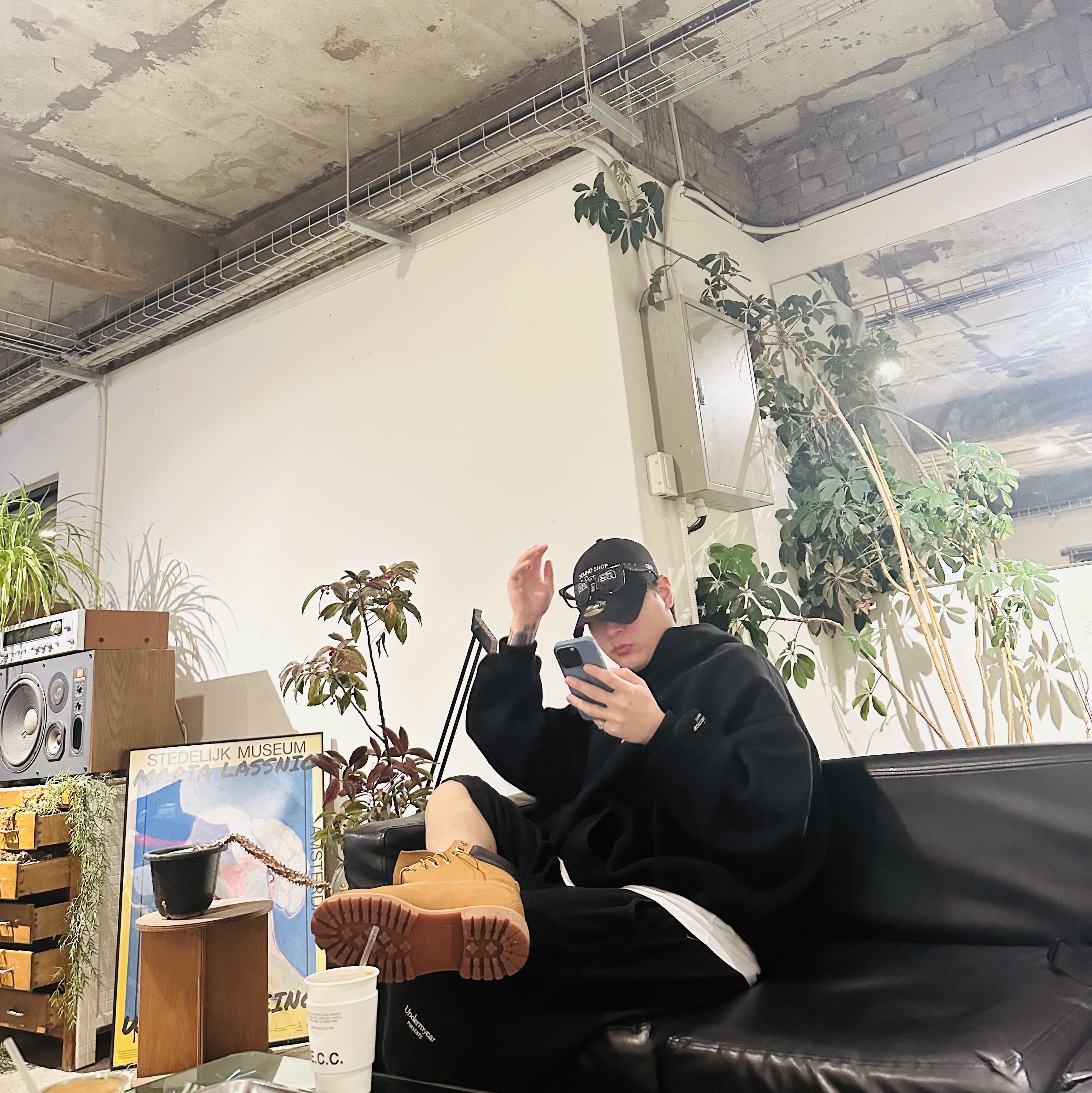 Undermycar Mu.04 Anti Fxxking Logo Play Oversized Sweat Shorts Black, Undermycar Mu.09 Anti Fxxking Logo Play Oversized Hoodie Black 착용 스타일 - 2