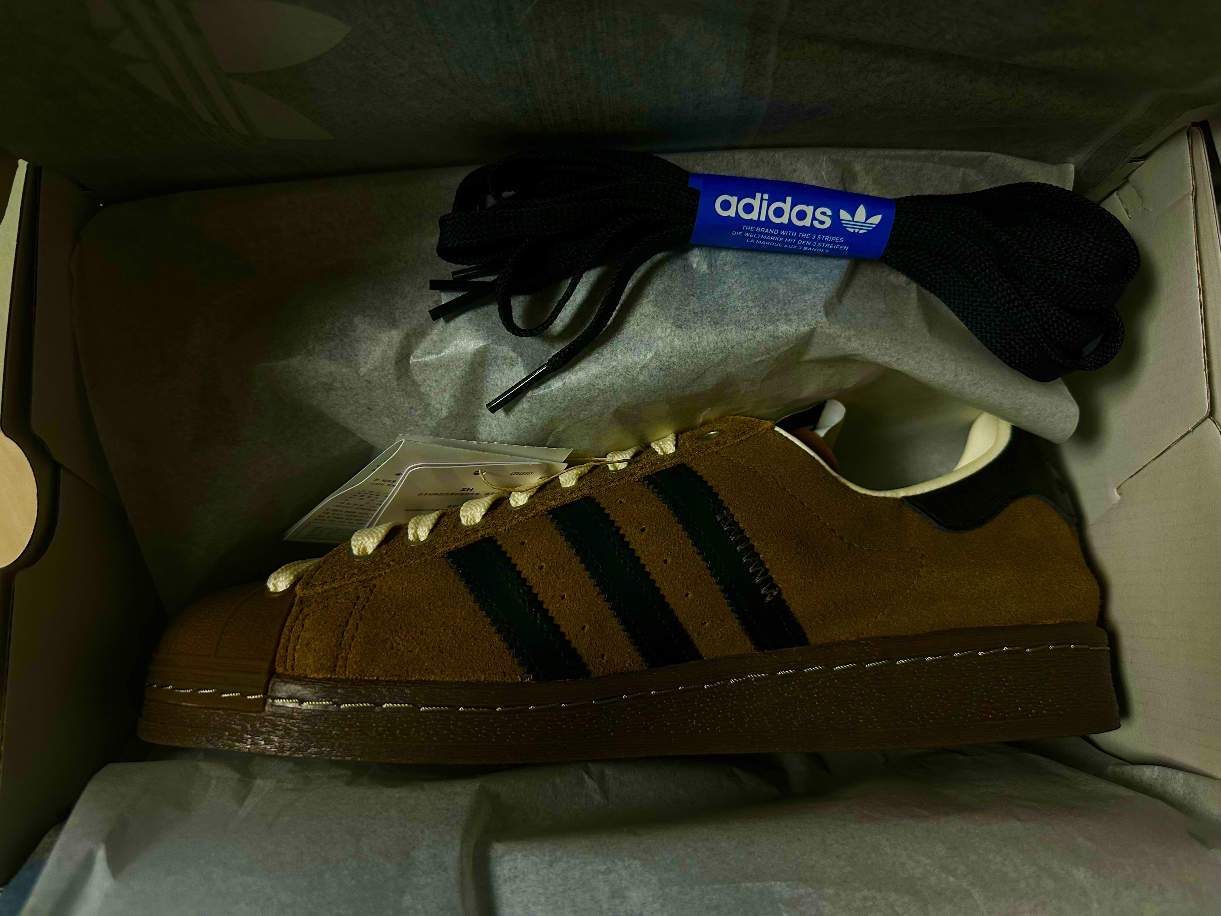 Adidas x Song for the Mute Superstar 82 Khaki Core Black 착용 스타일