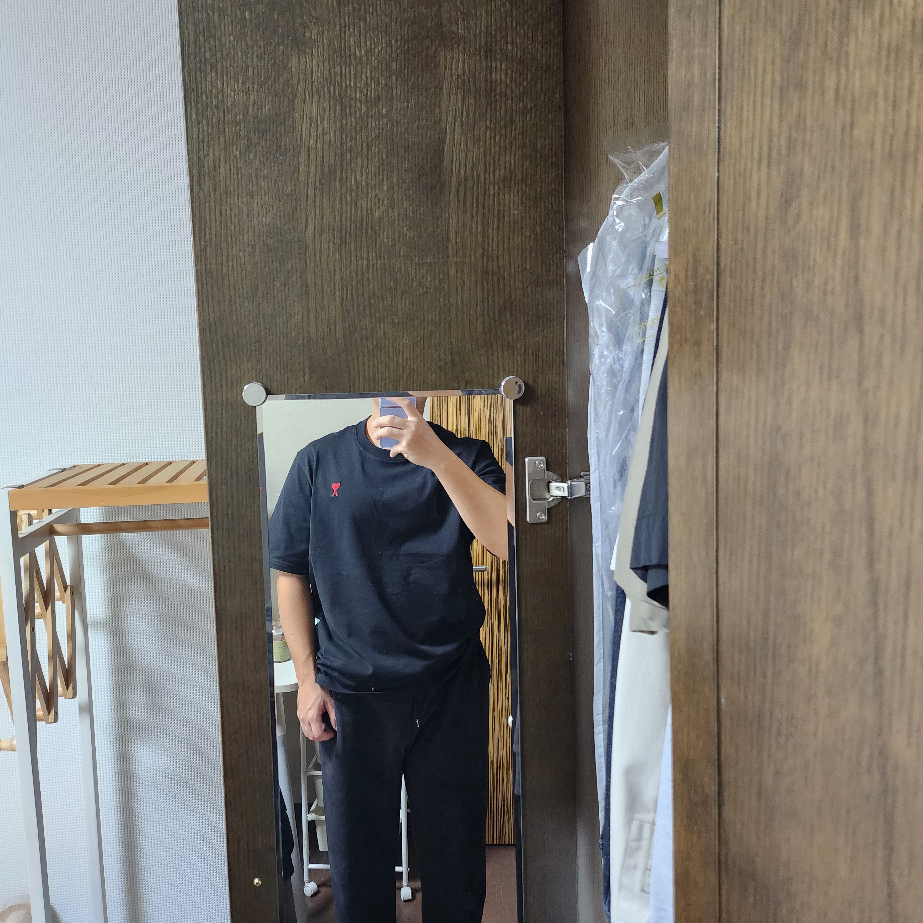 AMI de Coeur Boxy Fit T-Shirt Black 착용 스타일