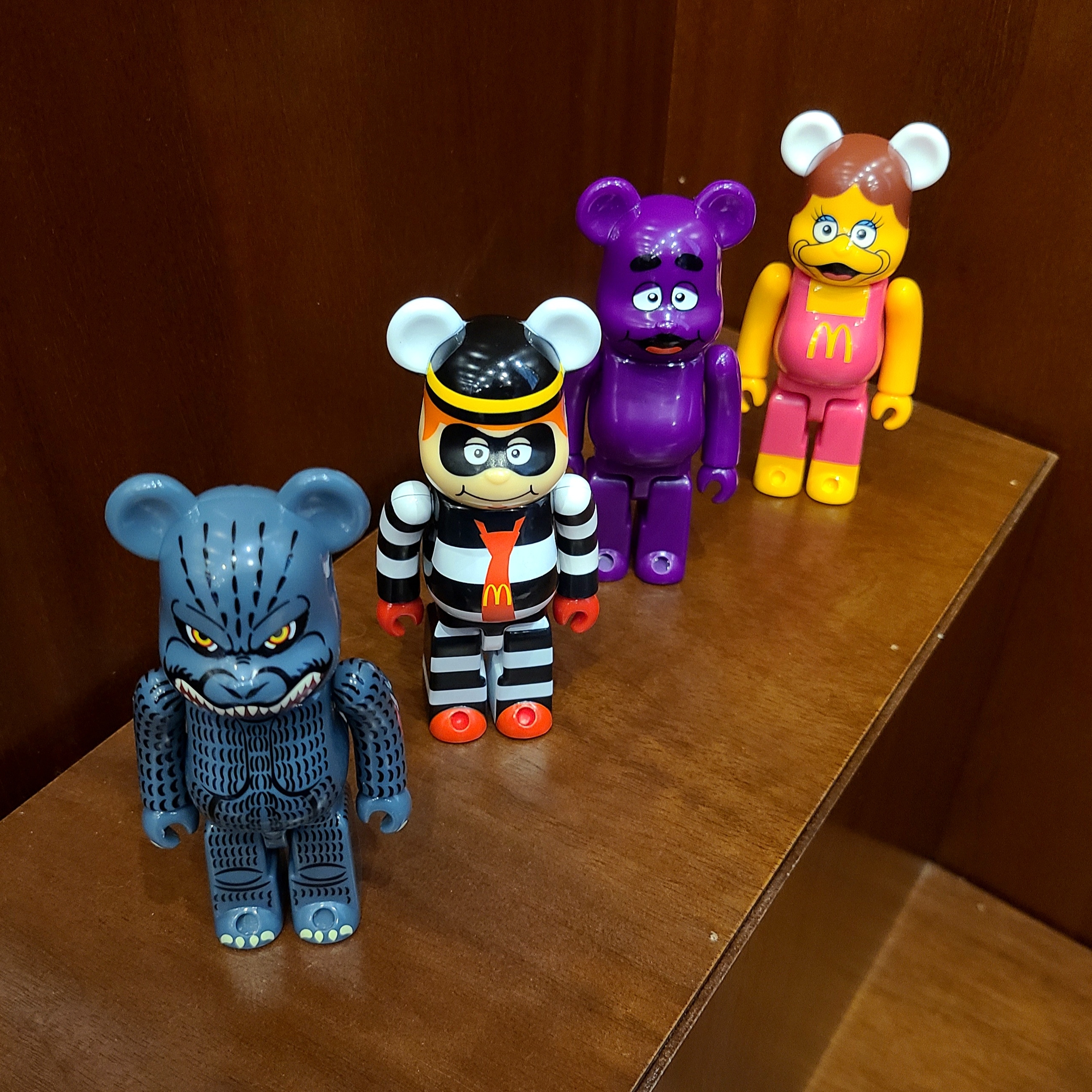 Bearbrick Godzilla vs McDonald's 150% (Set of 4) 착용 스타일 - 2