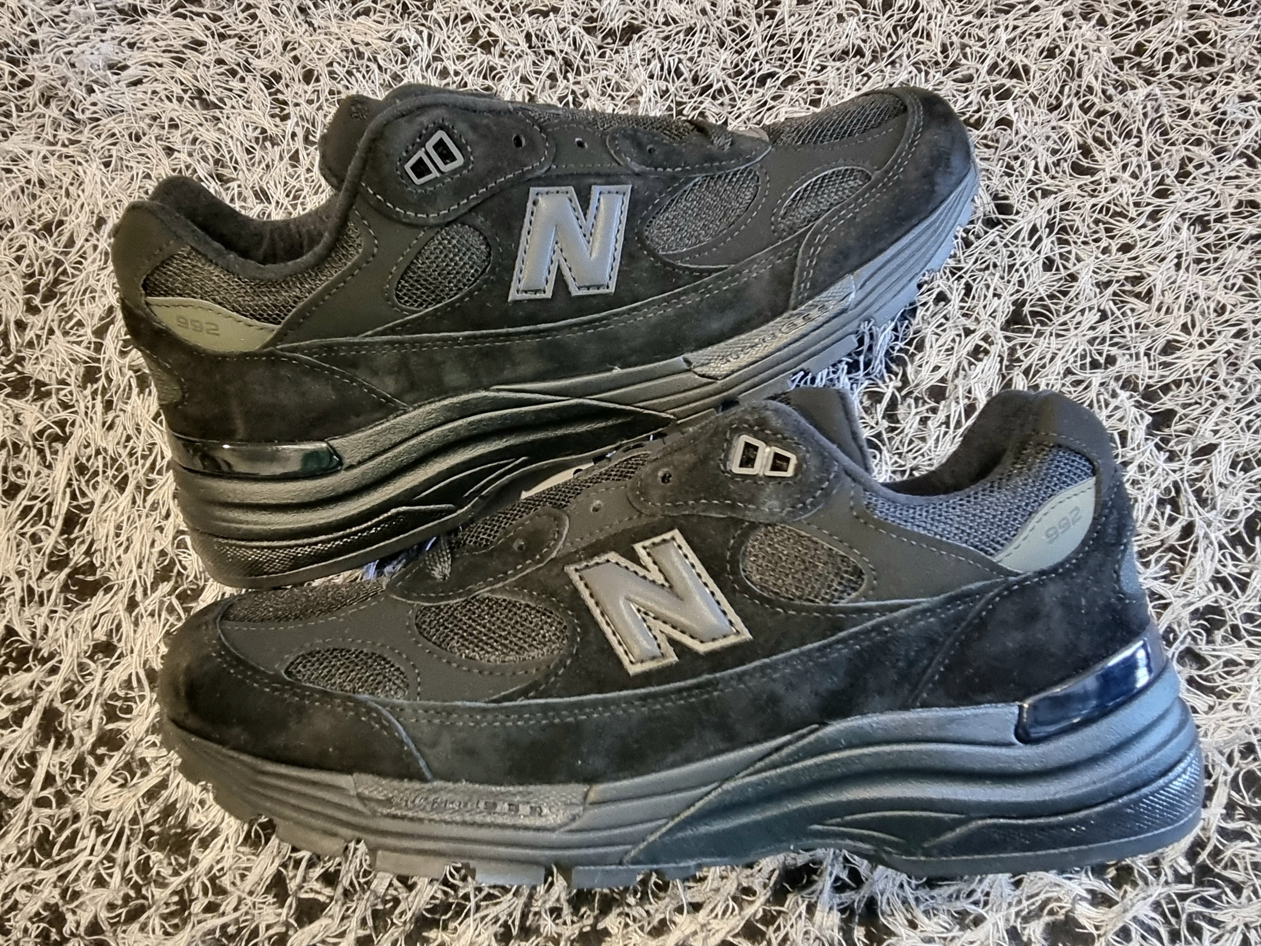 New Balance 992 Made in USA Core Black 착용 스타일 - 2