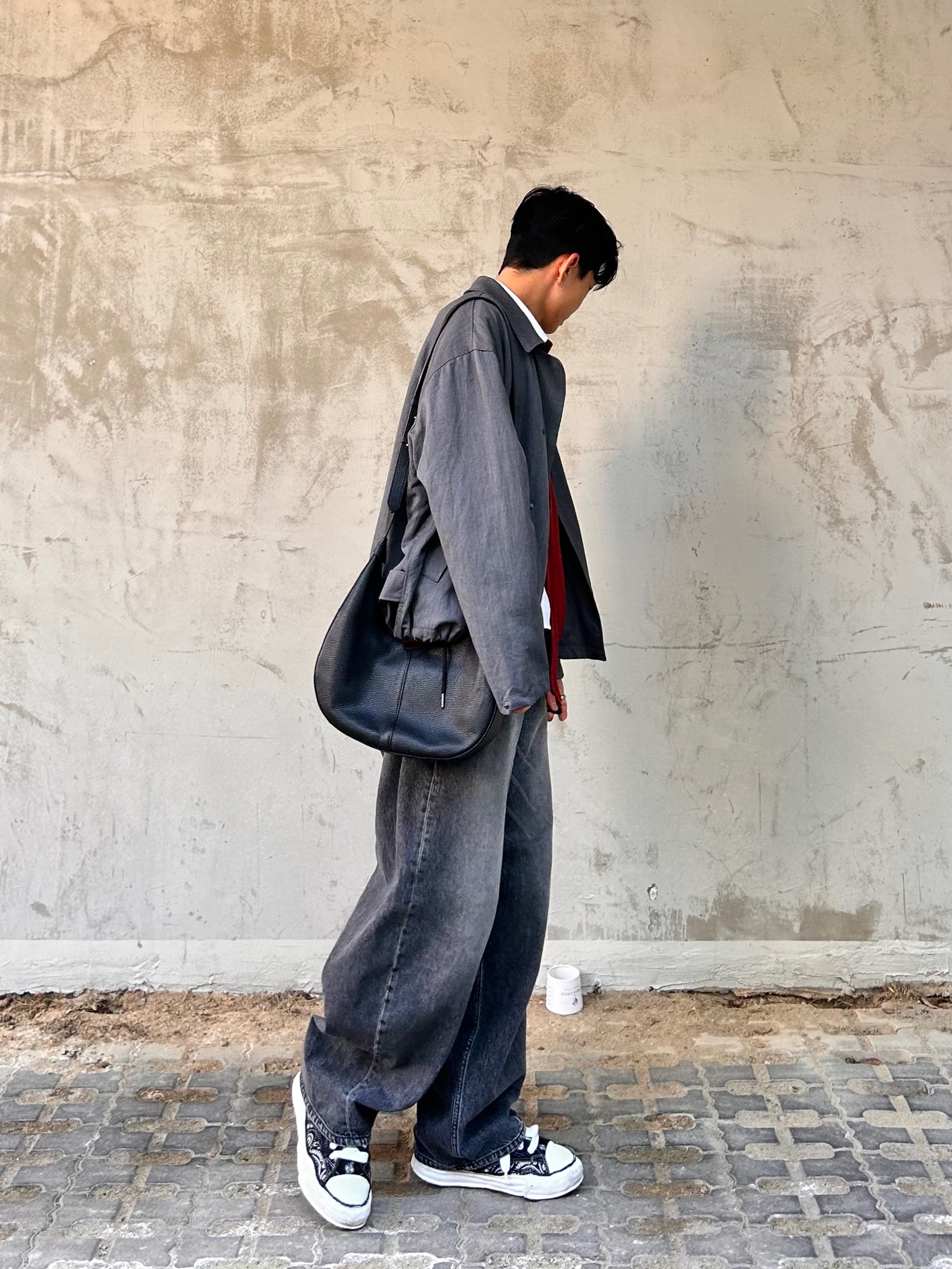 noun Wide Curved Denim Pants Black, Maison Mihara Yasuhiro Peterson OG Sole Canvas Bandana Low-top Sneakers Black 착용 스타일 - 3