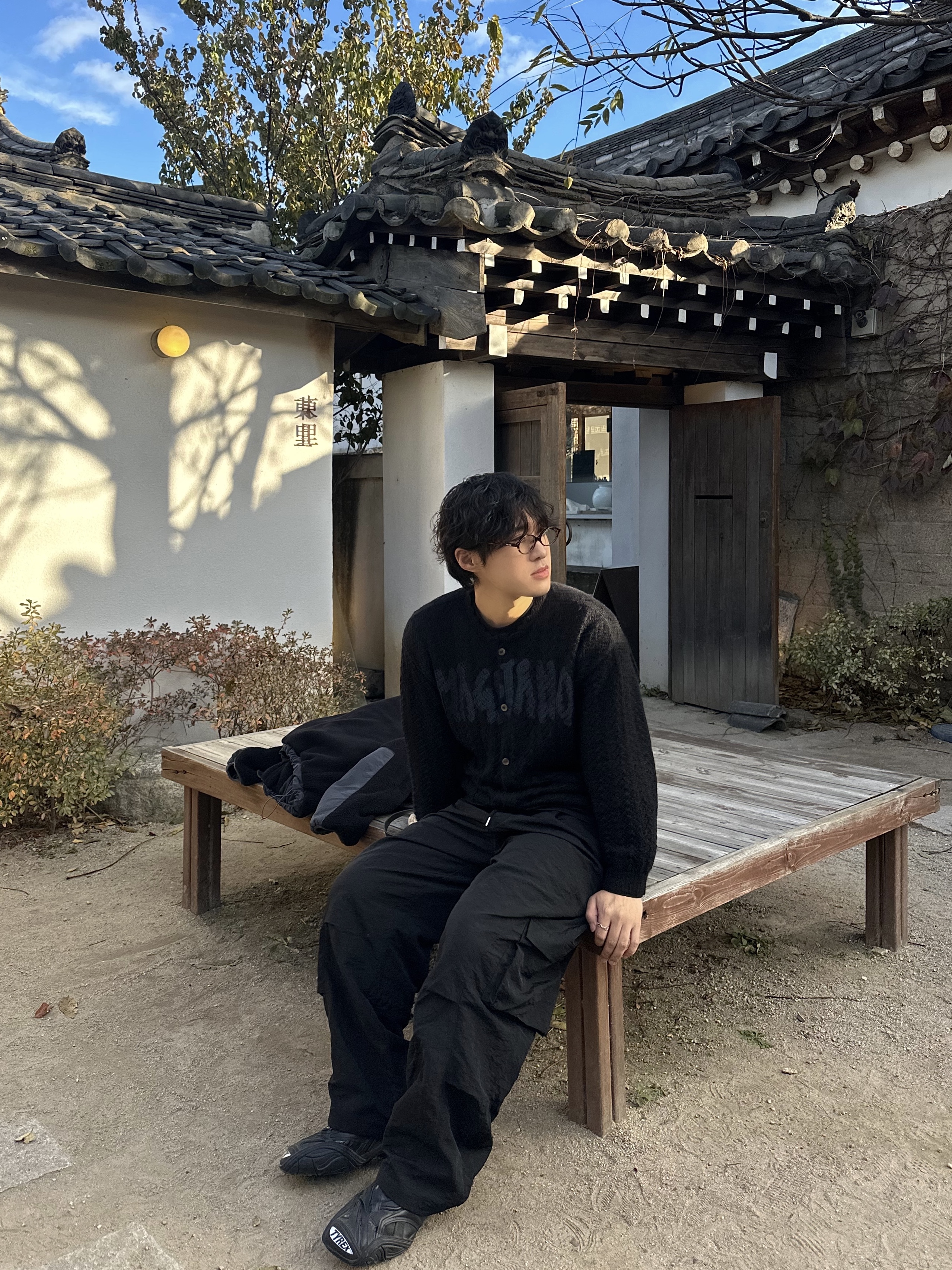 Magliano Bimbo Cardigan Black, Balenciaga Tyrex Sneakers Black 착용 스타일 - 1