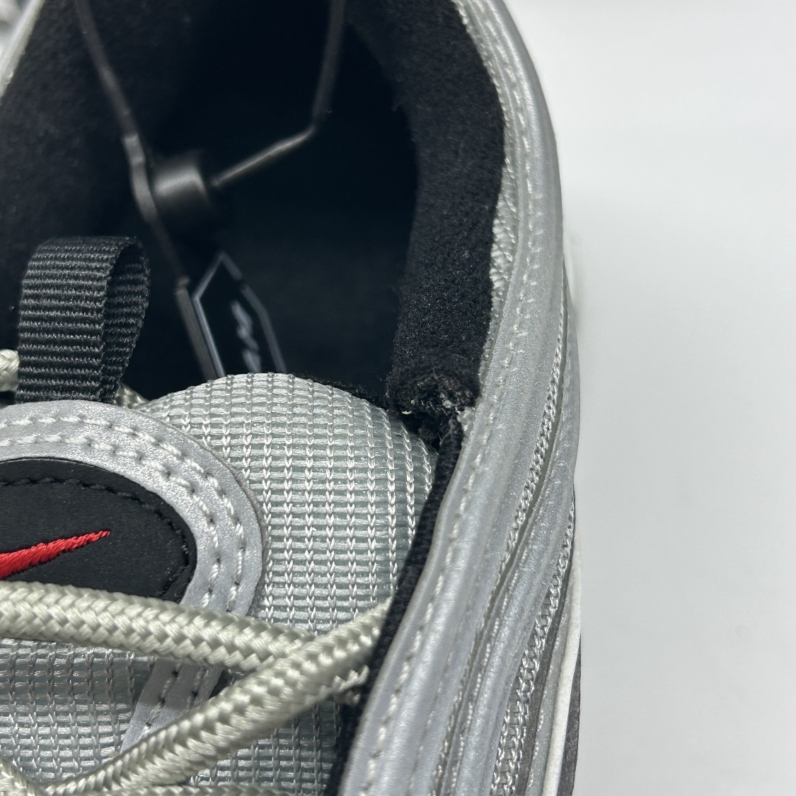 (W) Nike Initiator Metallic Silver Ice Blue 착용 스타일 - 8