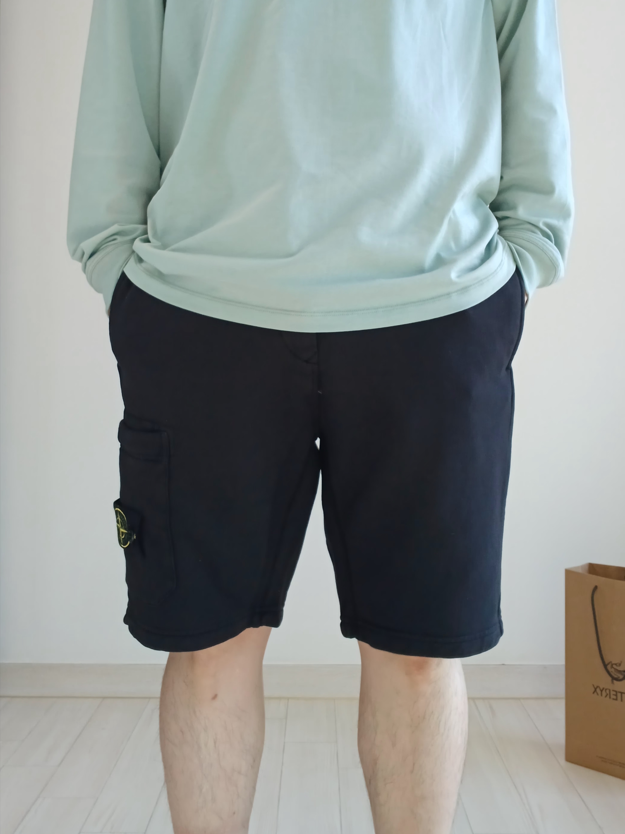 Arc'teryx Kragg SL Cotton Bird Tile LS Shirt Stone Green Phosphorescent, Stone Island 6200012 Organic Cotton Fleece Pocket Details Cargo Bermuda Shorts Black - 25SS 착용 스타일 - 3