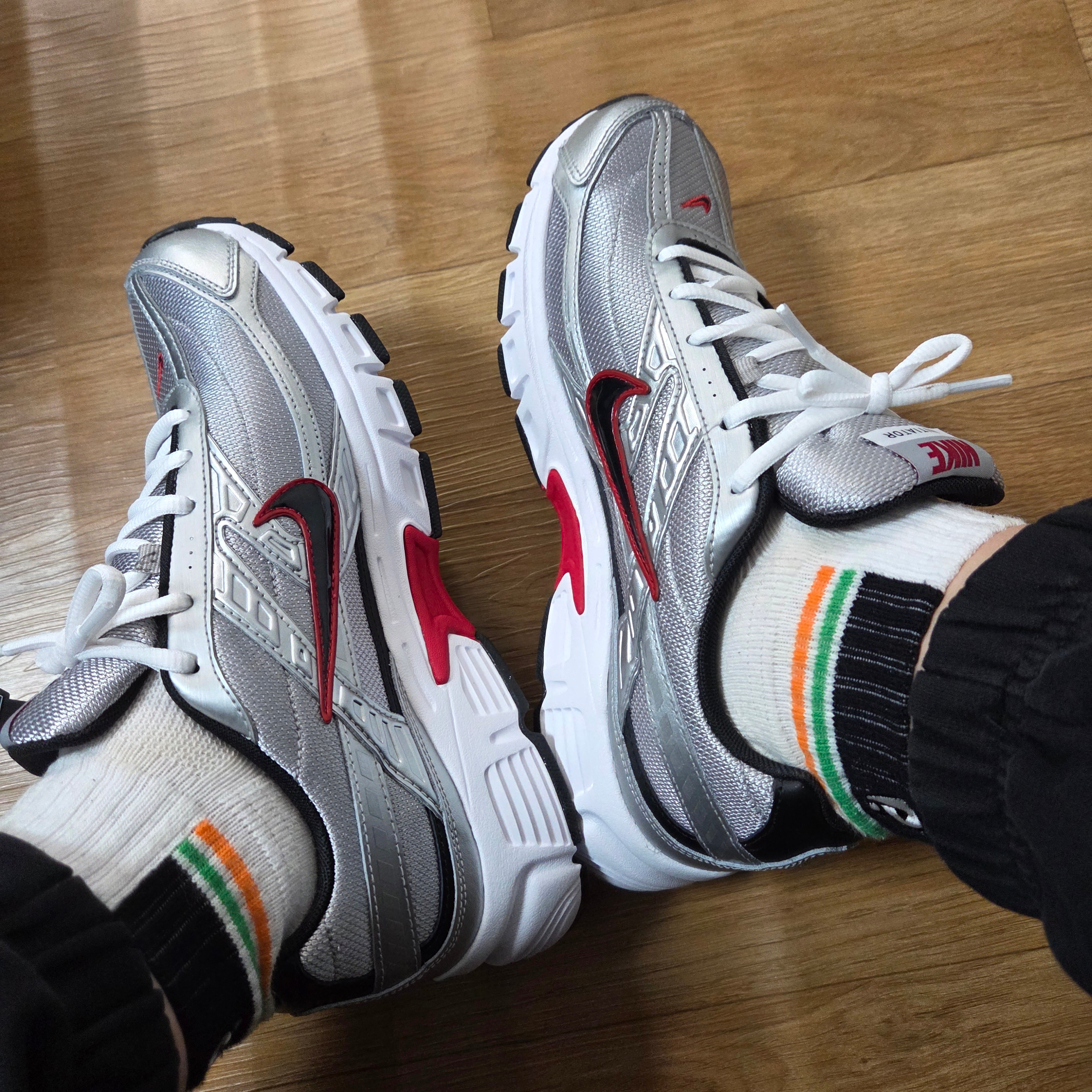 Nike Initiator Metallic Silver Black 착용 스타일