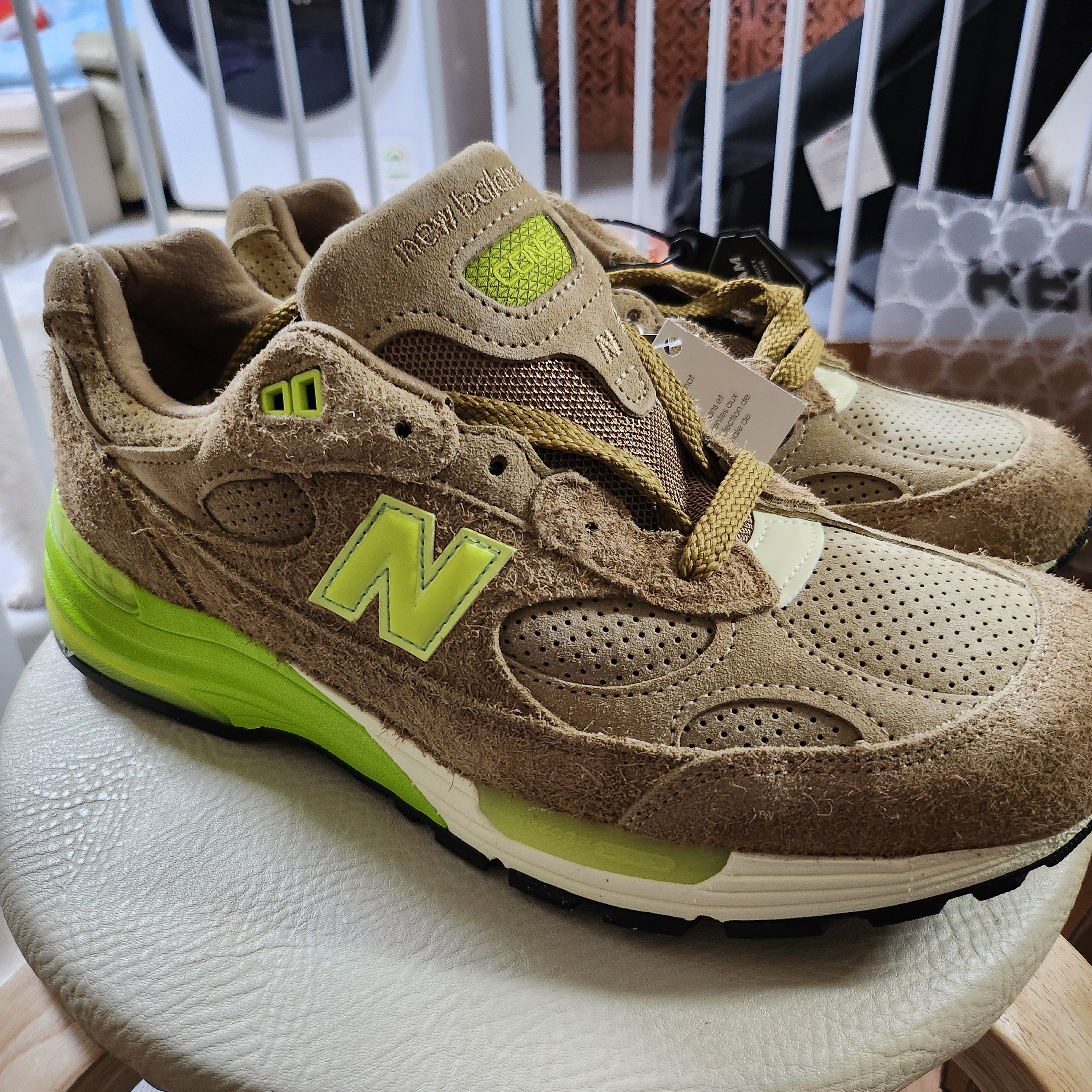 New Balance x Concepts 992 Made in USA Low Hanging Fruit (Special Box) 착용 스타일 - 1