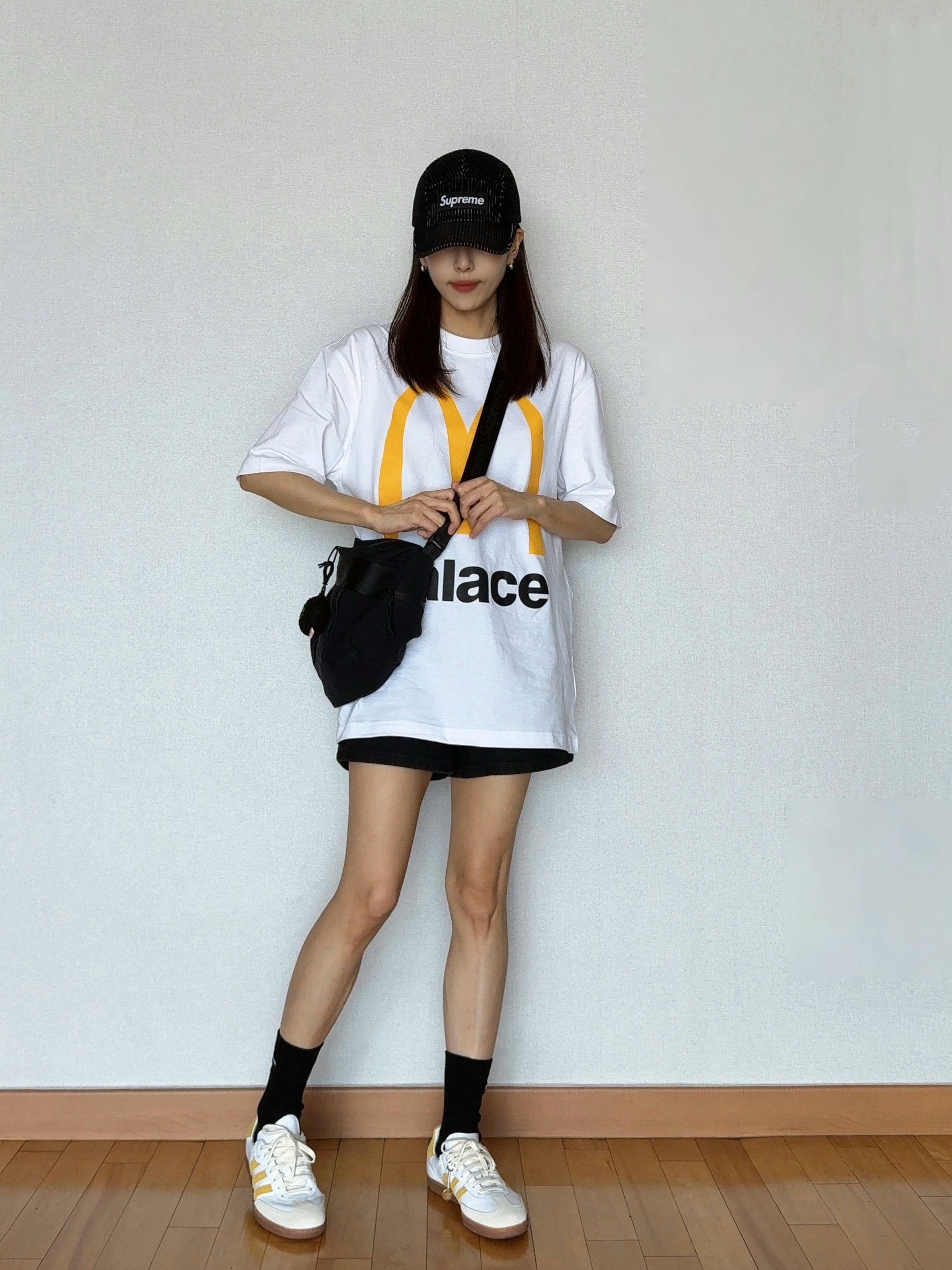 Palace x McDonald's Logo T-Shirt White - 23FW, Supreme Utility Bag Black - 25SS 착용 스타일 - 2