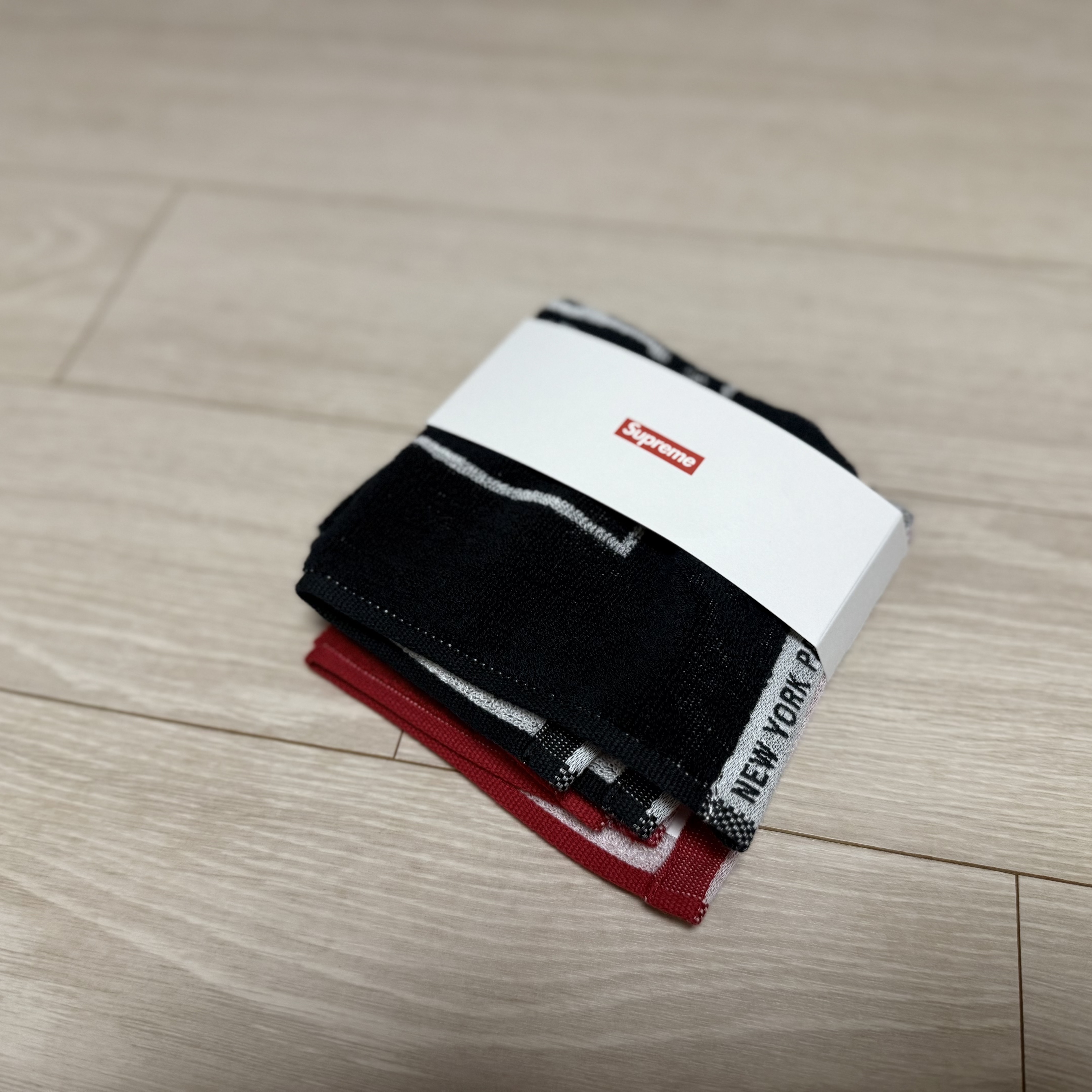 Supreme Square Mini Towels Multicolor (Set of 2) - 23FW 착용 스타일