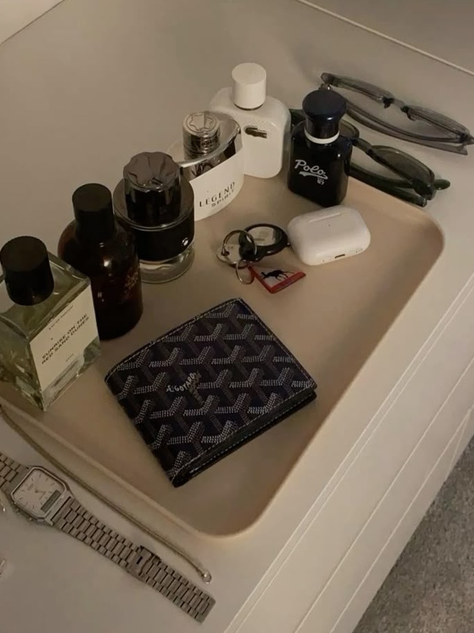 Goyard Insert Victoire Card Holder Black, Aesop Aurner Eau De Parfum 50ml 착용 스타일