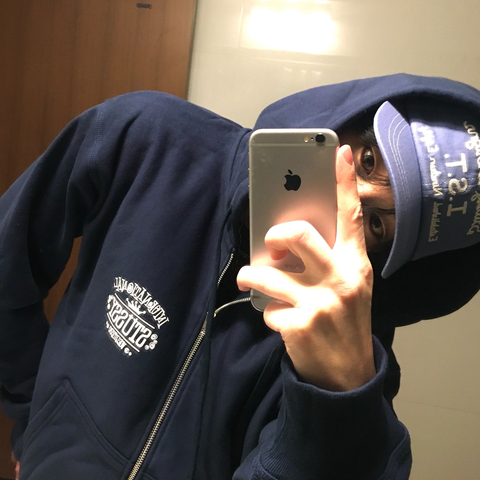 Stussy Worldwide Zip Hoodie Navy 착용 스타일 - 3