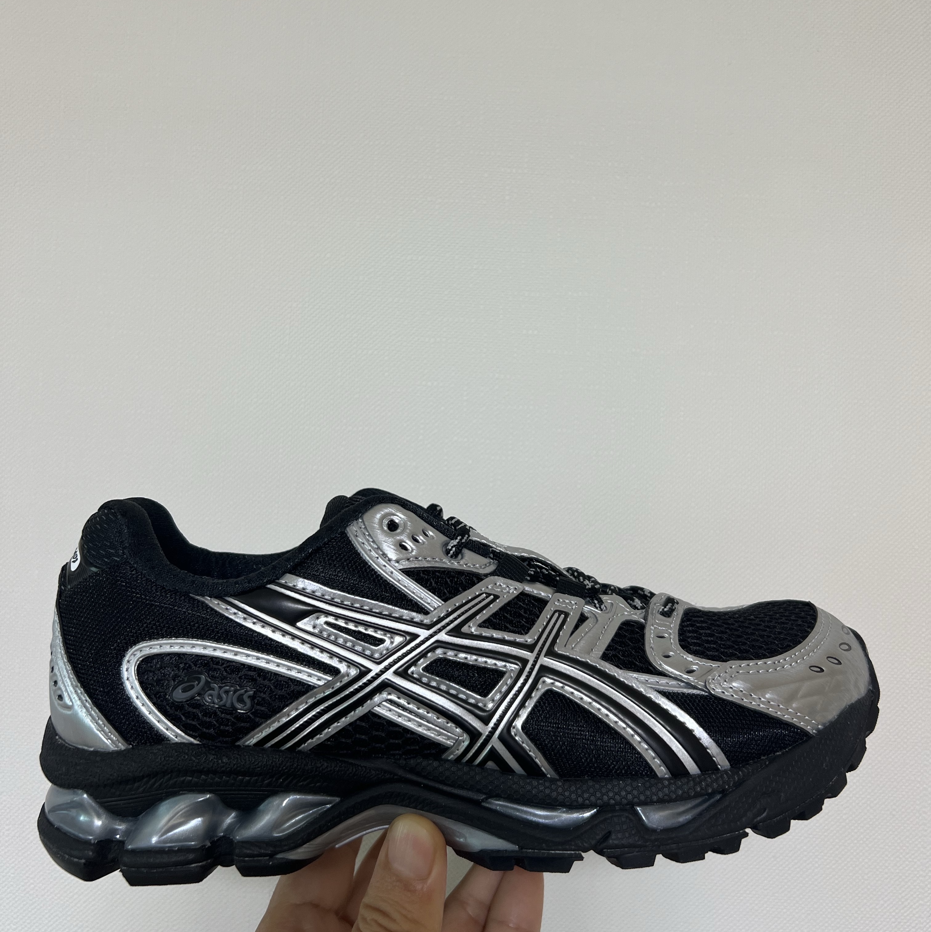 Asics Gel-Nimbus 10.1 Black Pure Silver - Korea Exclusive 착용 스타일 - 1