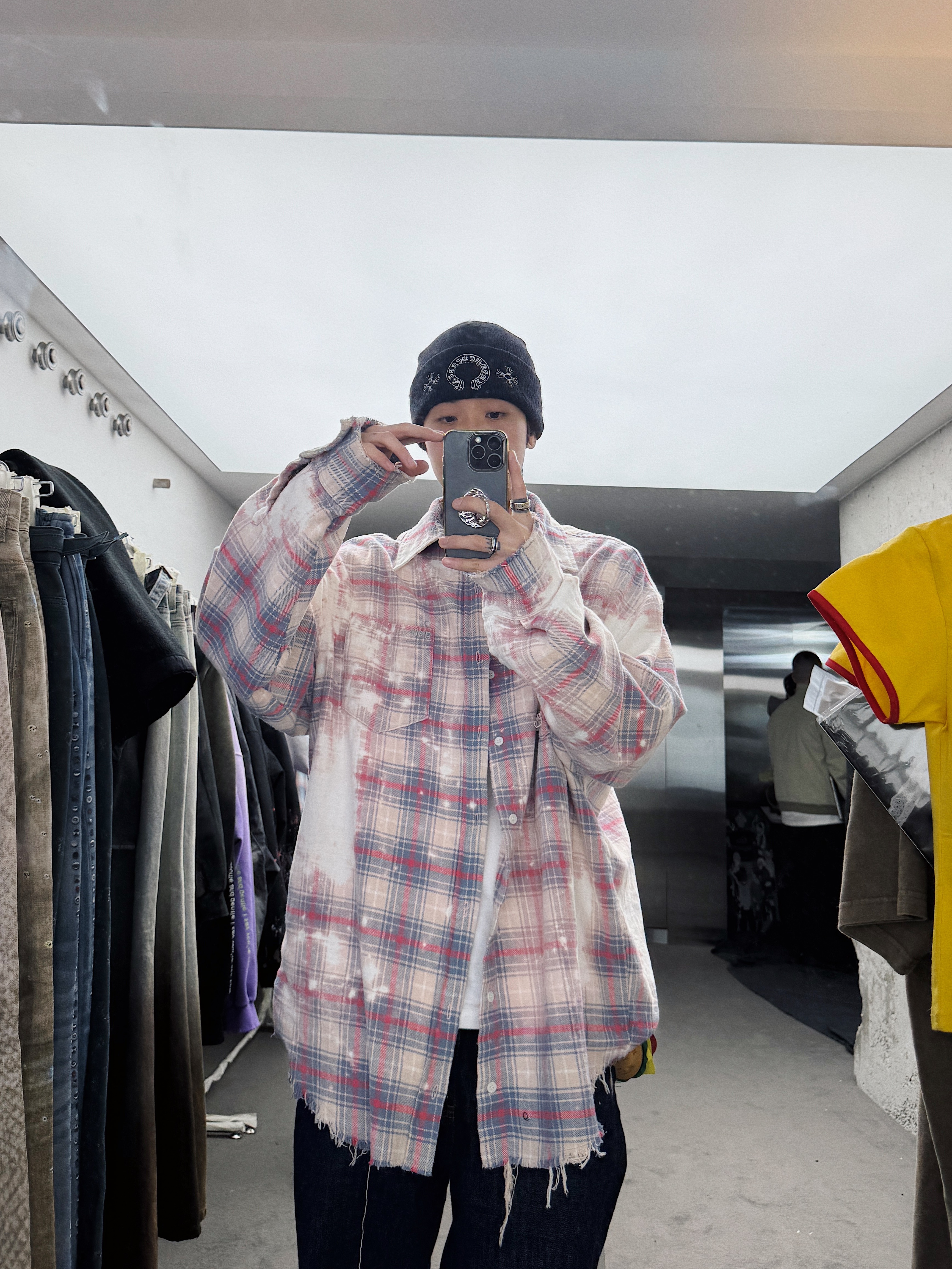 GRAILZ Distressed Check Shirts Ivory, Chrome Hearts Horseshoe Beanie Black 착용 스타일 - 1
