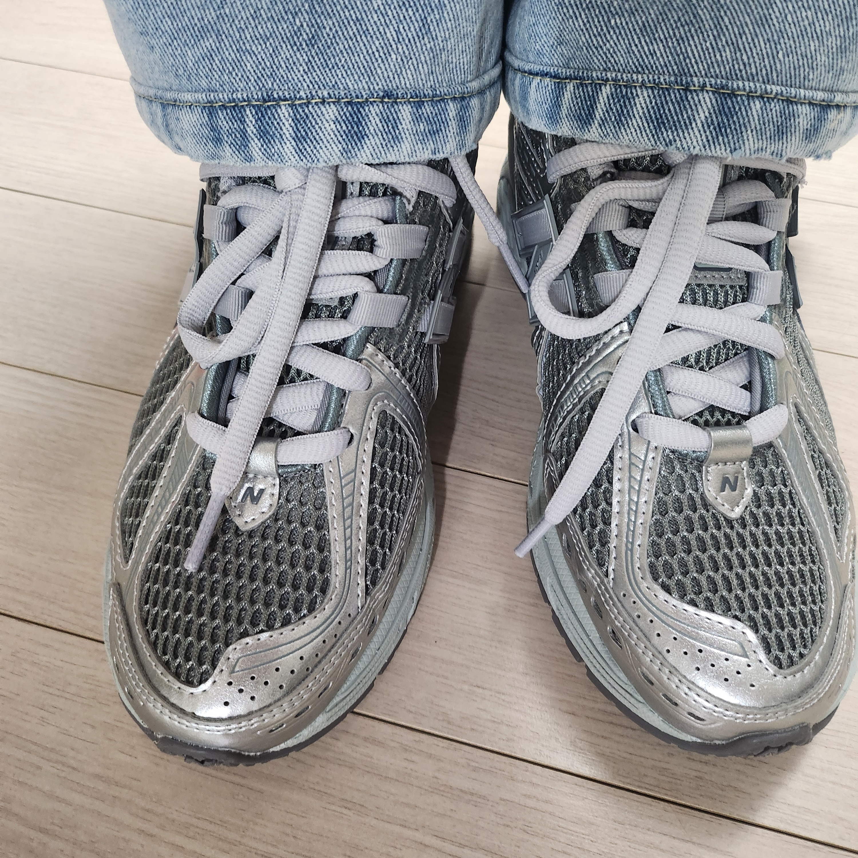 New Balance 1906R Harbor Grey Silver Metalic 착용 스타일 - 1
