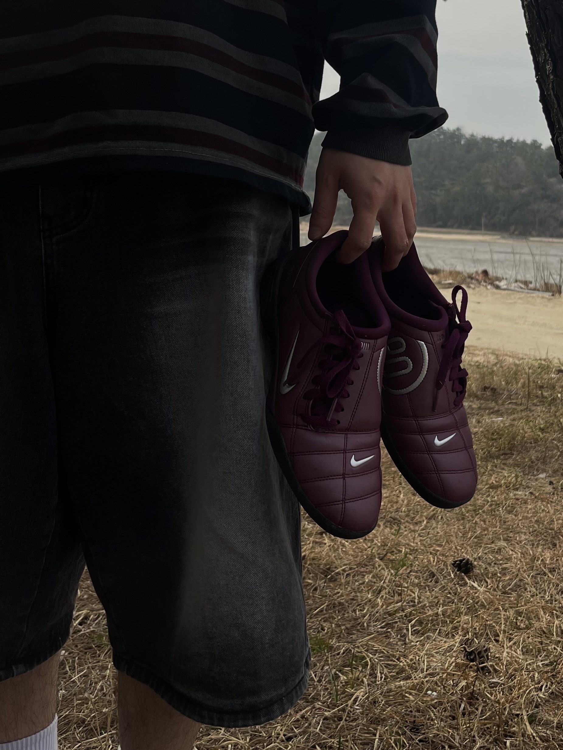 Nike Total 90 III SP Metallic Silver and Black, Nike Total 90 III SP Bordeaux and Metallic Silver 착용 스타일 - 2